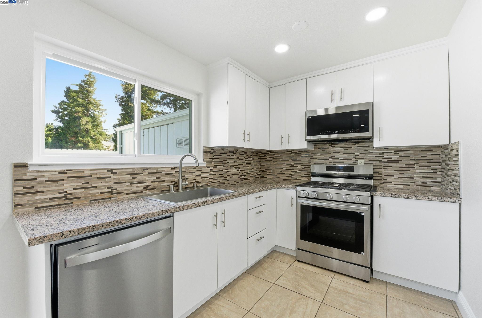 Detail Gallery Image 6 of 26 For 38618 Royal Ann Cmn, Fremont,  CA 94536 - 3 Beds | 2 Baths