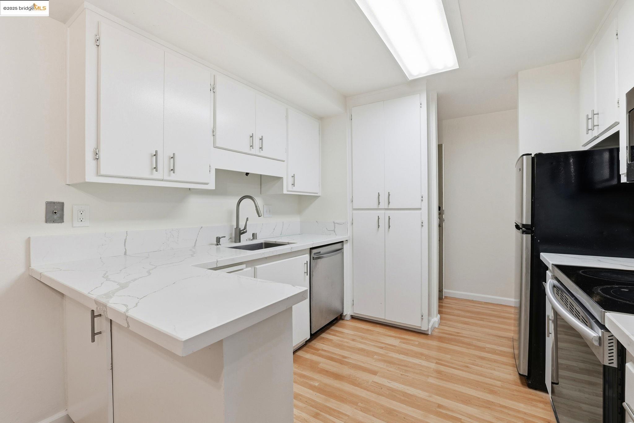 Detail Gallery Image 8 of 28 For 1760 Halford #167,  Santa Clara,  CA 95051 - 1 Beds | 1 Baths