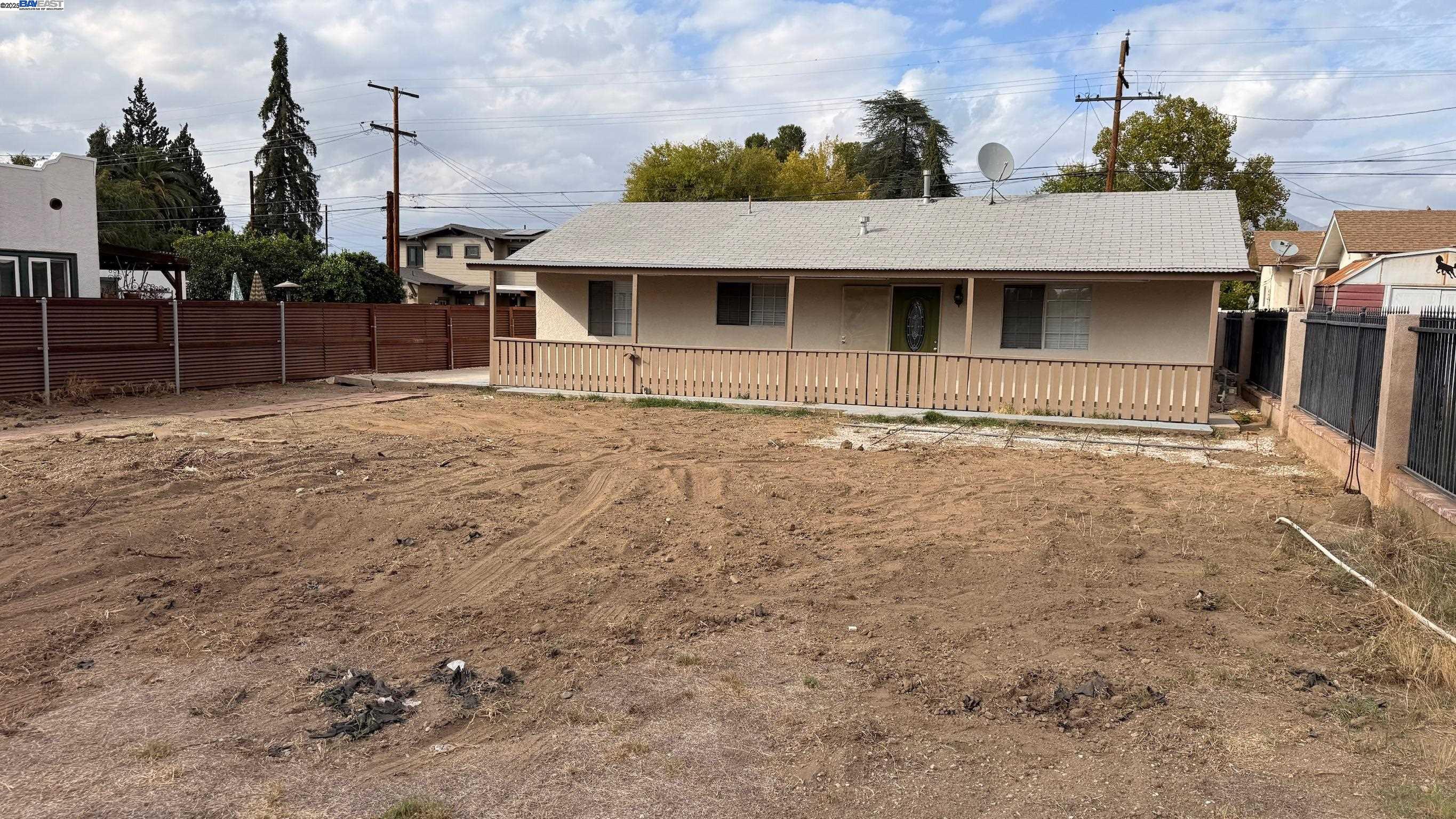 Detail Gallery Image 8 of 32 For 825 E Colton Ave, –,  CA 92374 - 3 Beds | 2 Baths