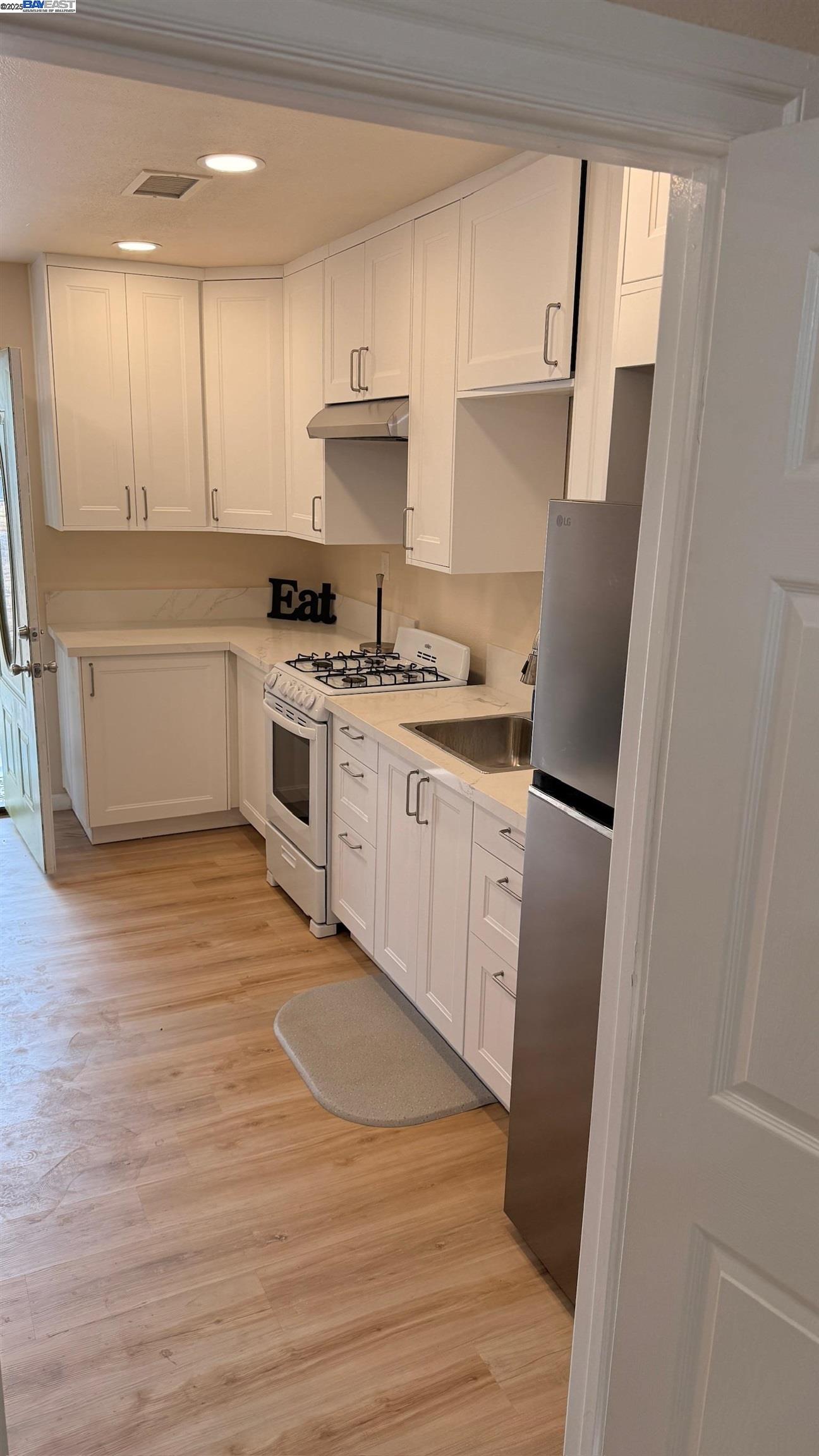 Detail Gallery Image 10 of 32 For 825 E Colton Ave, –,  CA 92374 - 3 Beds | 2 Baths