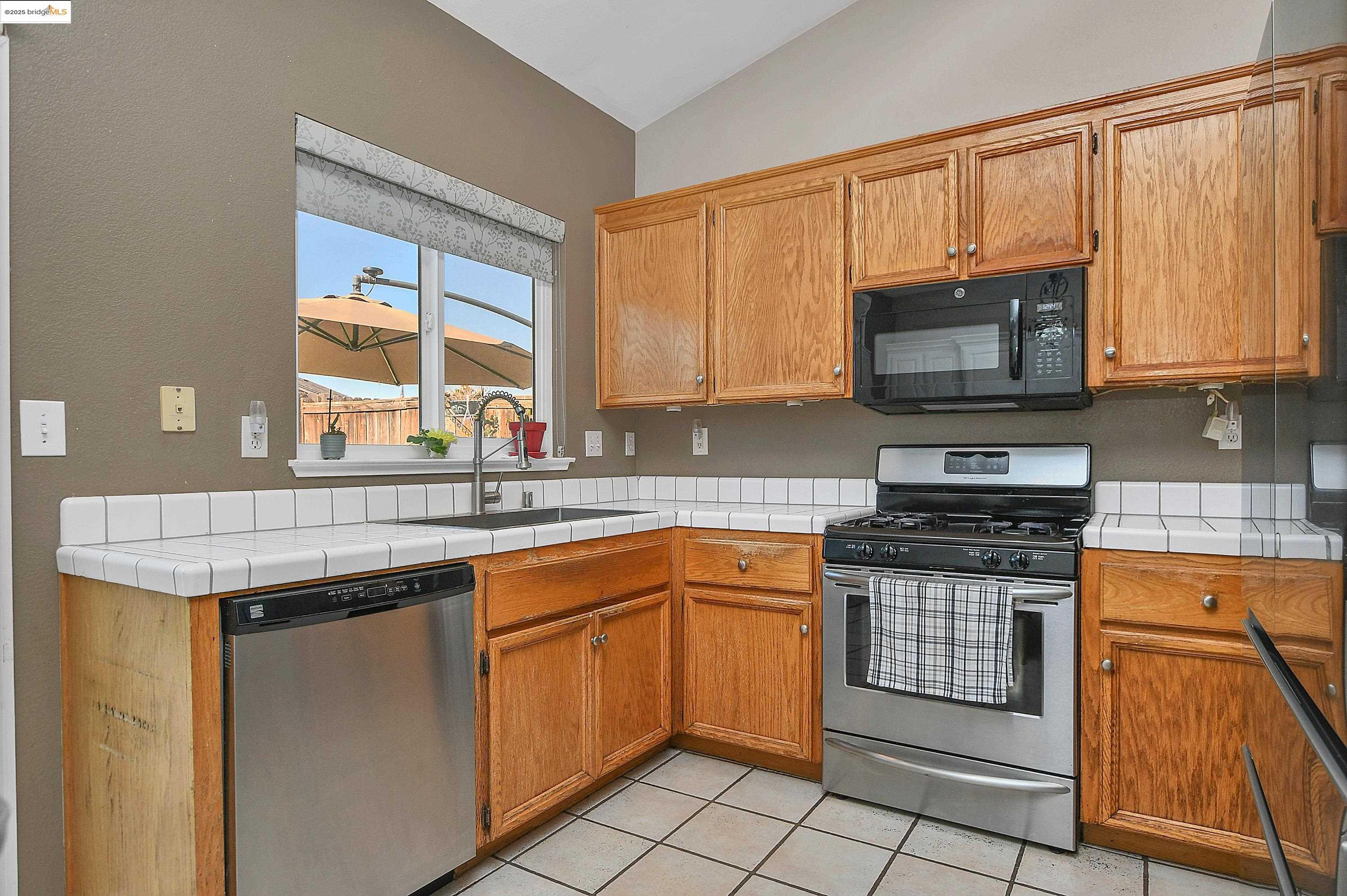 Detail Gallery Image 11 of 36 For 5033 Teixeira Way, Oakley,  CA 94561 - 4 Beds | 2 Baths