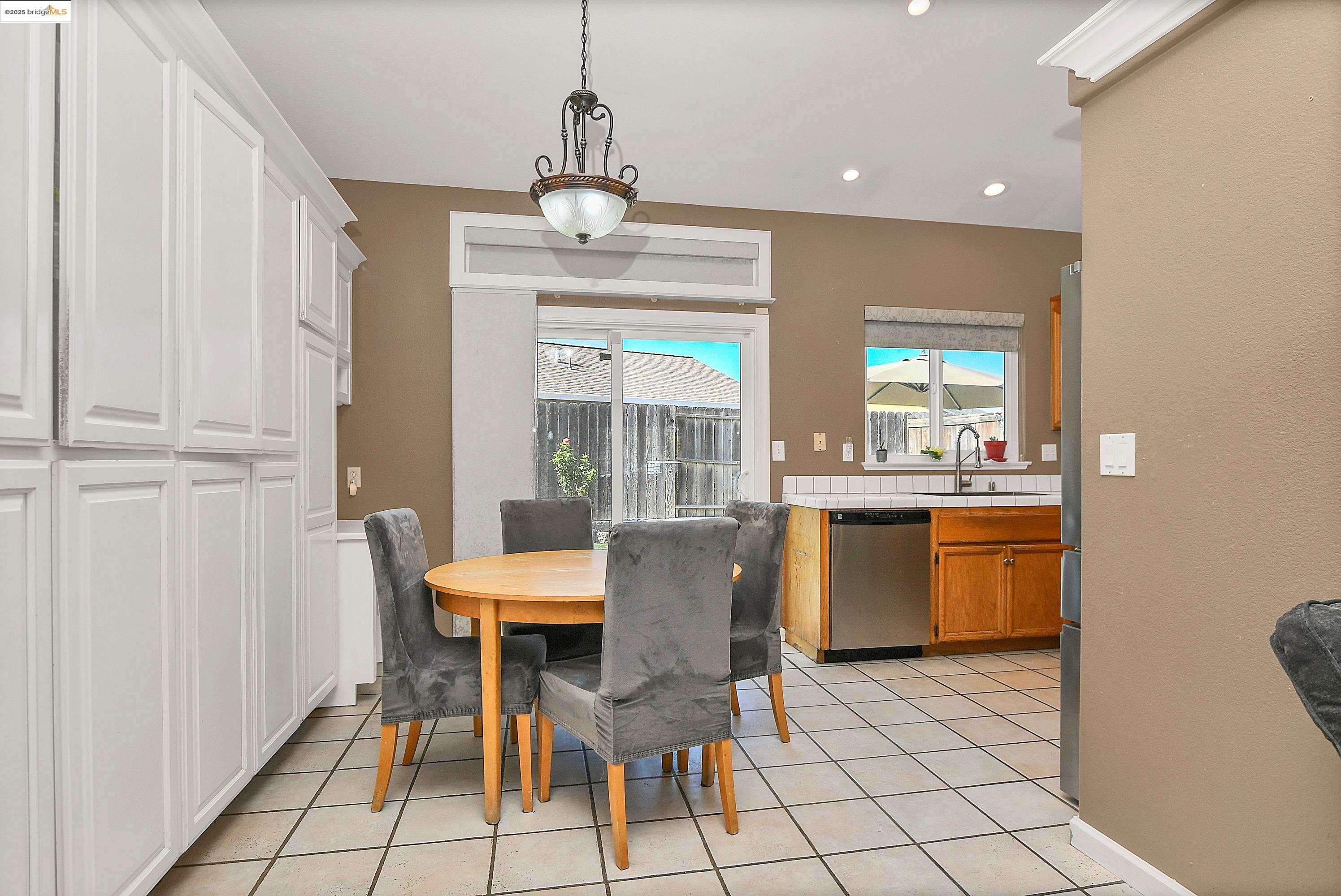 Detail Gallery Image 10 of 36 For 5033 Teixeira Way, Oakley,  CA 94561 - 4 Beds | 2 Baths