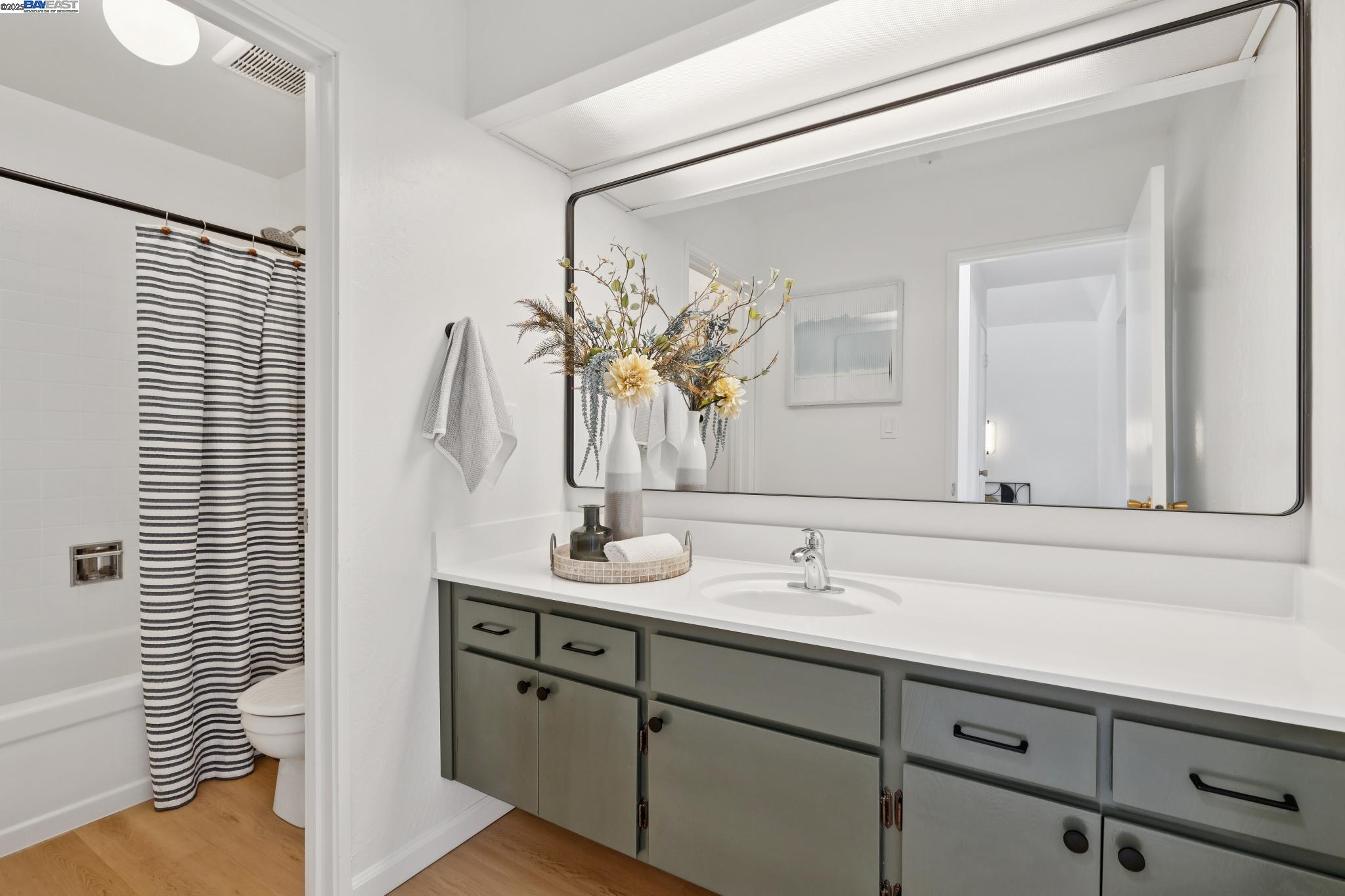 Detail Gallery Image 26 of 39 For 3032 Linda Vista, Alameda,  CA 94502 - 3 Beds | 1/1 Baths