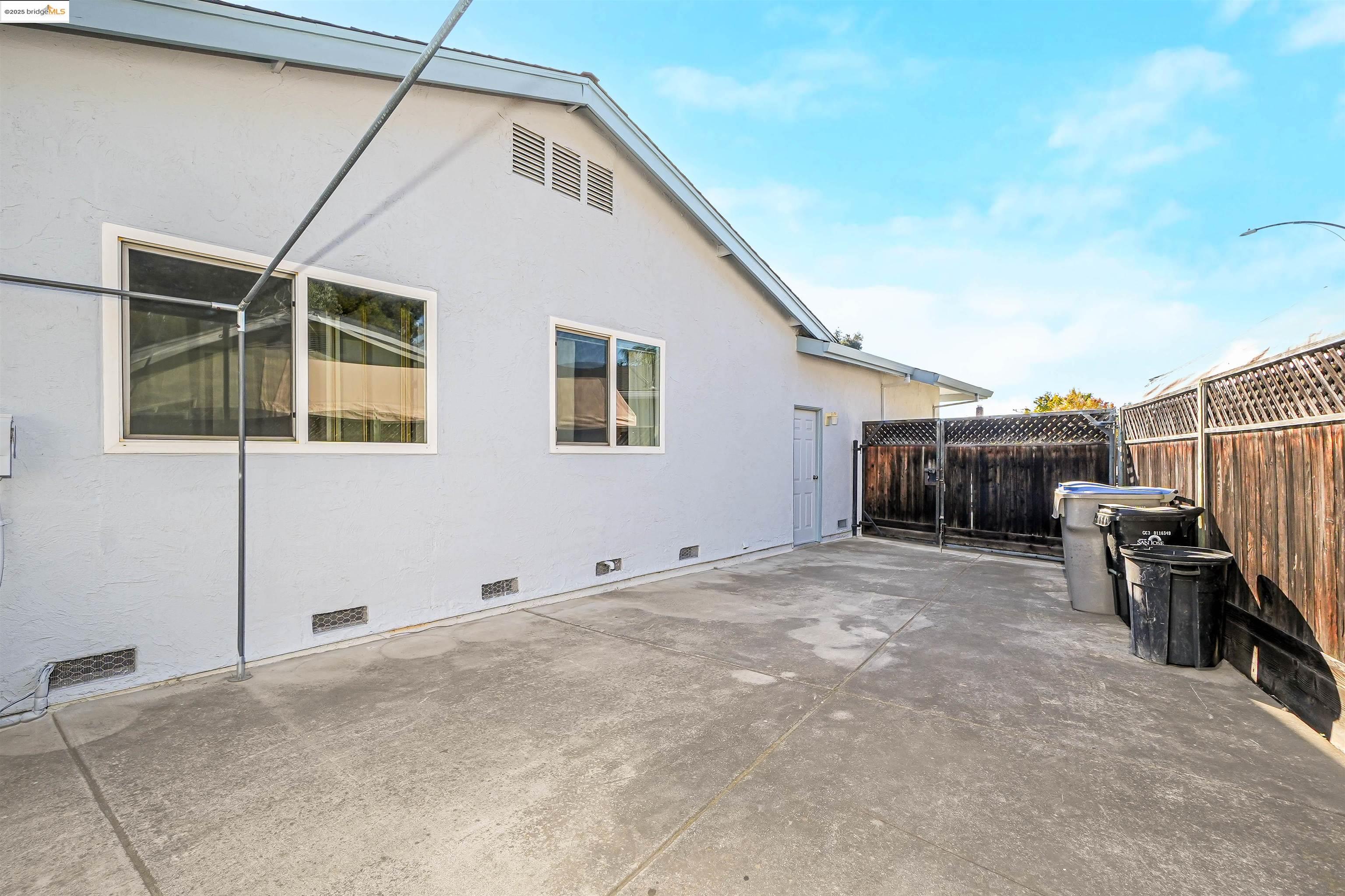 Detail Gallery Image 42 of 57 For 127 Meadwell Ct, San Jose,  CA 95138 - 3 Beds | 2 Baths