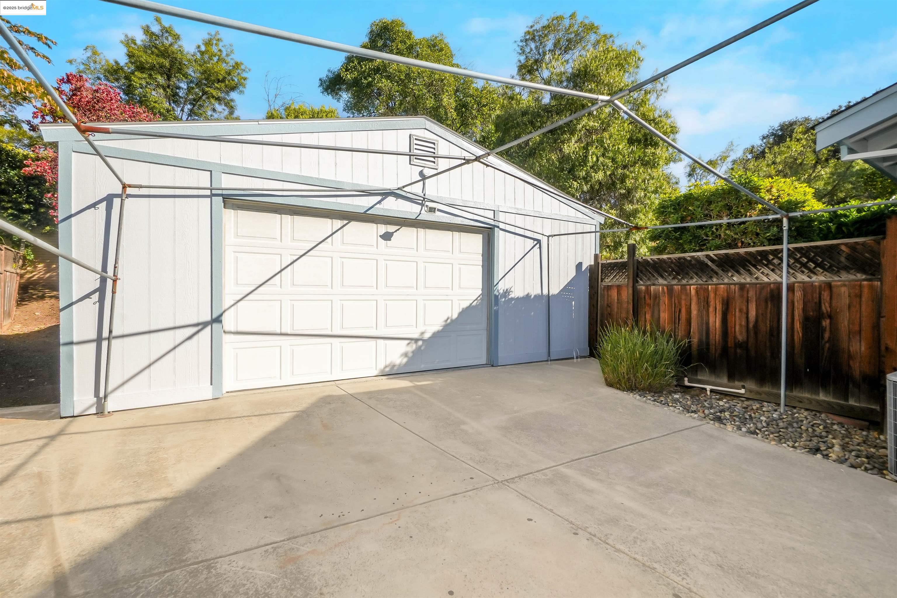 Detail Gallery Image 43 of 57 For 127 Meadwell Ct, San Jose,  CA 95138 - 3 Beds | 2 Baths