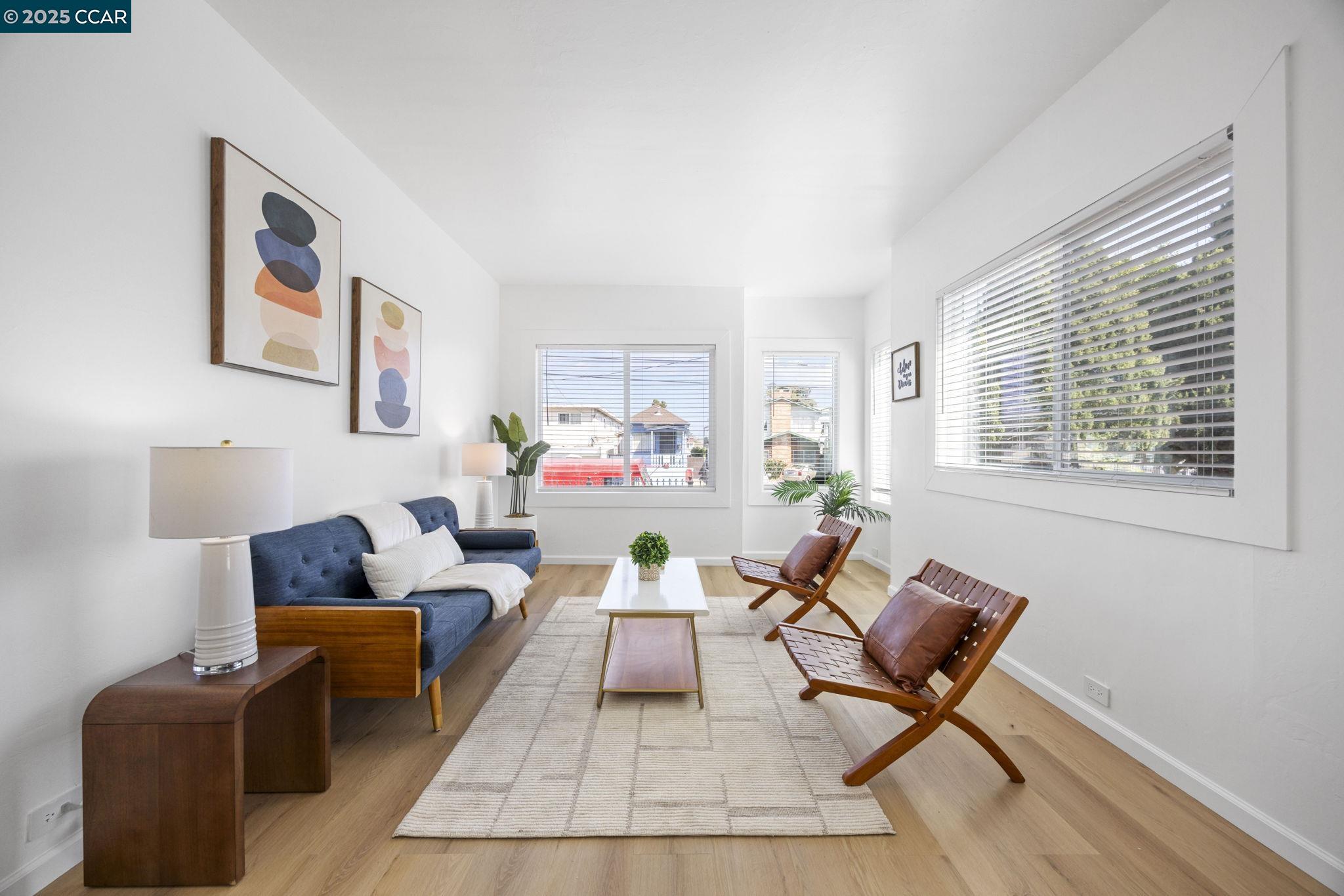 Detail Gallery Image 2 of 37 For 1535 38th Ave, Oakland,  CA 94601 - 4 Beds | 2 Baths