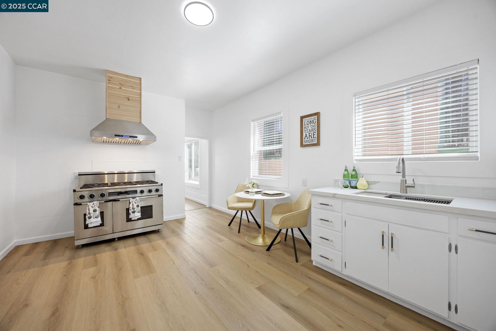 Detail Gallery Image 12 of 37 For 1535 38th Ave, Oakland,  CA 94601 - 4 Beds | 2 Baths