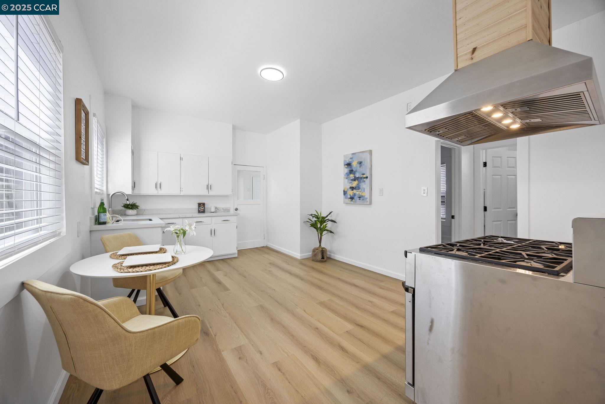 Detail Gallery Image 13 of 37 For 1535 38th Ave, Oakland,  CA 94601 - 4 Beds | 2 Baths