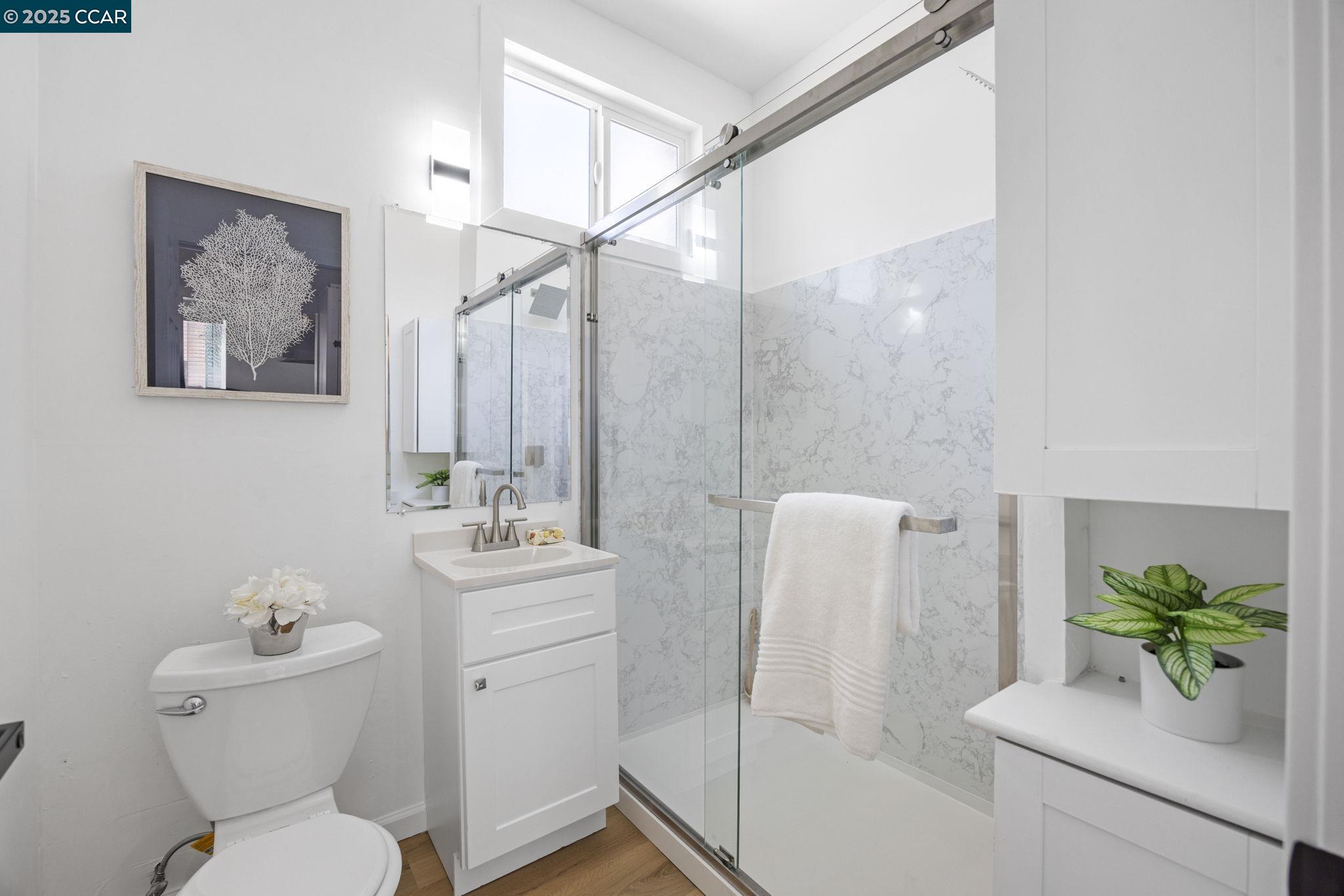 Detail Gallery Image 16 of 37 For 1535 38th Ave, Oakland,  CA 94601 - 4 Beds | 2 Baths