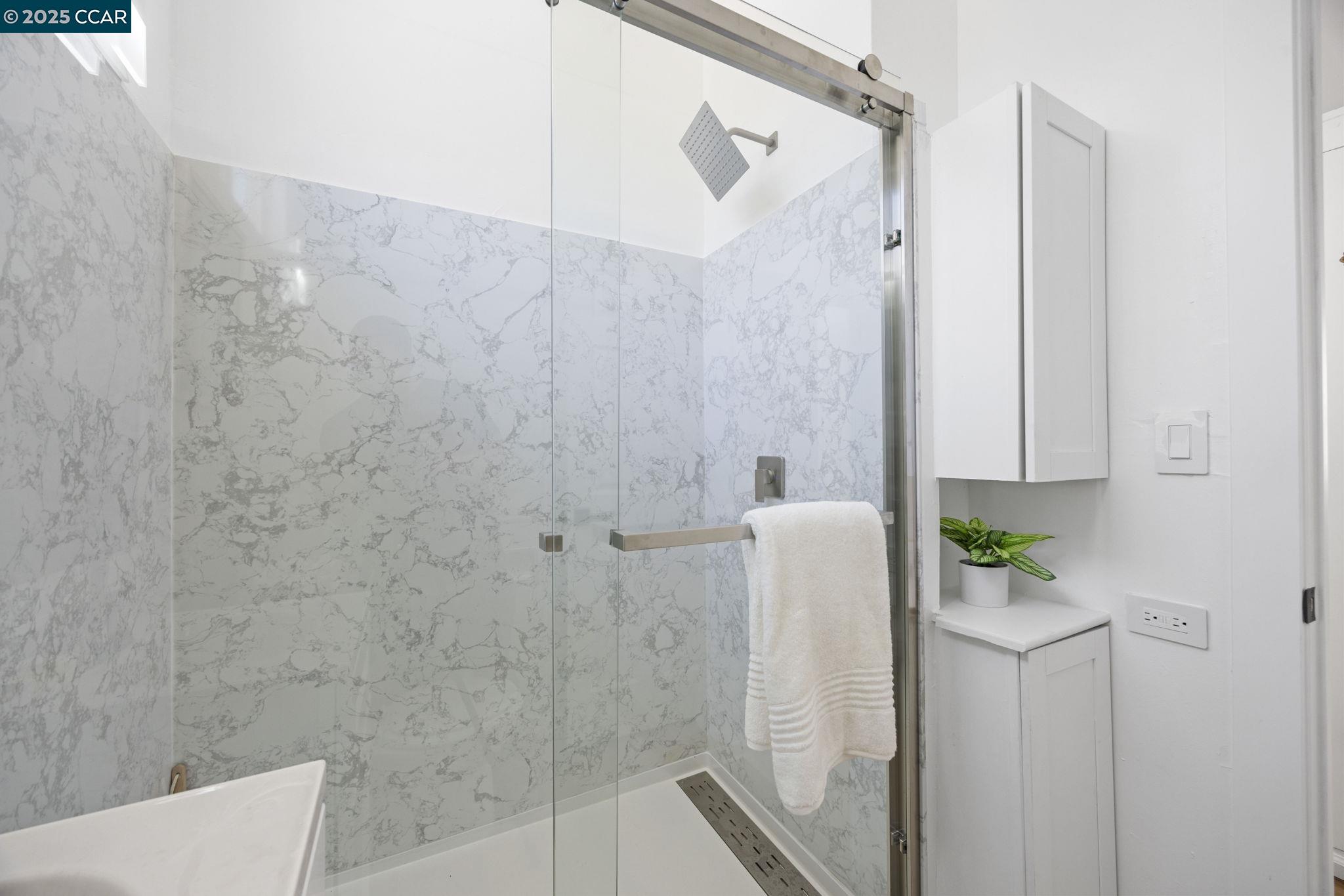 Detail Gallery Image 17 of 37 For 1535 38th Ave, Oakland,  CA 94601 - 4 Beds | 2 Baths