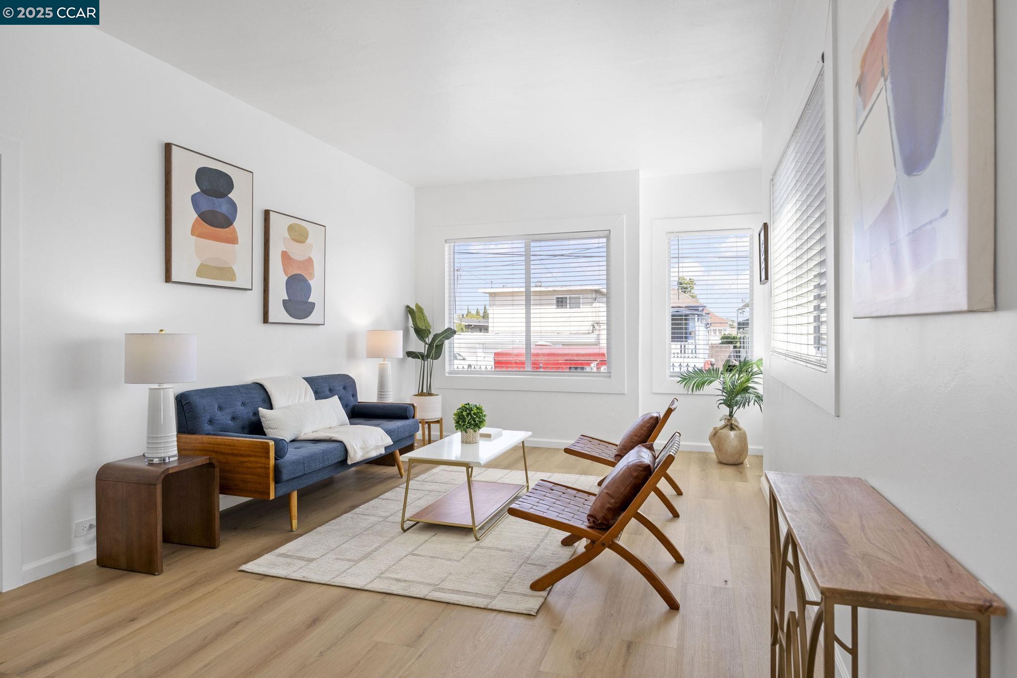 Detail Gallery Image 3 of 37 For 1535 38th Ave, Oakland,  CA 94601 - 4 Beds | 2 Baths