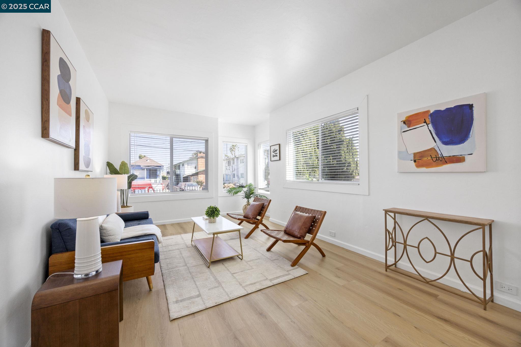 Detail Gallery Image 4 of 37 For 1535 38th Ave, Oakland,  CA 94601 - 4 Beds | 2 Baths