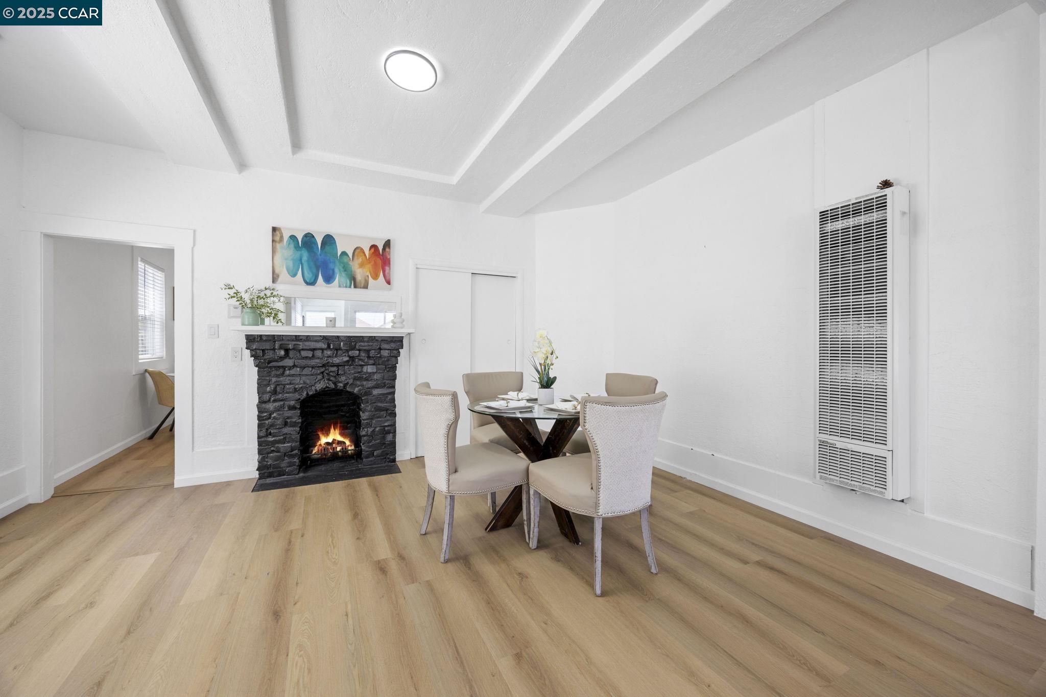 Detail Gallery Image 6 of 37 For 1535 38th Ave, Oakland,  CA 94601 - 4 Beds | 2 Baths