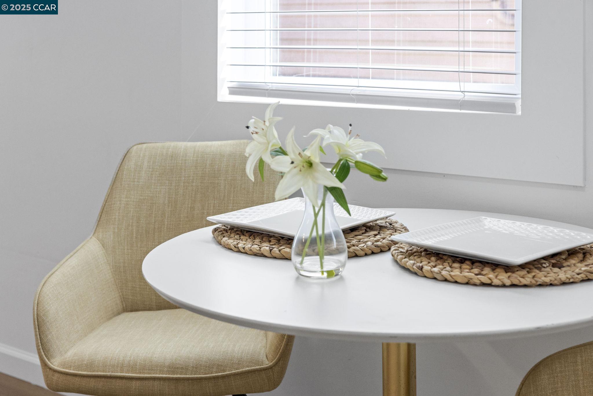 Detail Gallery Image 10 of 37 For 1535 38th Ave, Oakland,  CA 94601 - 4 Beds | 2 Baths