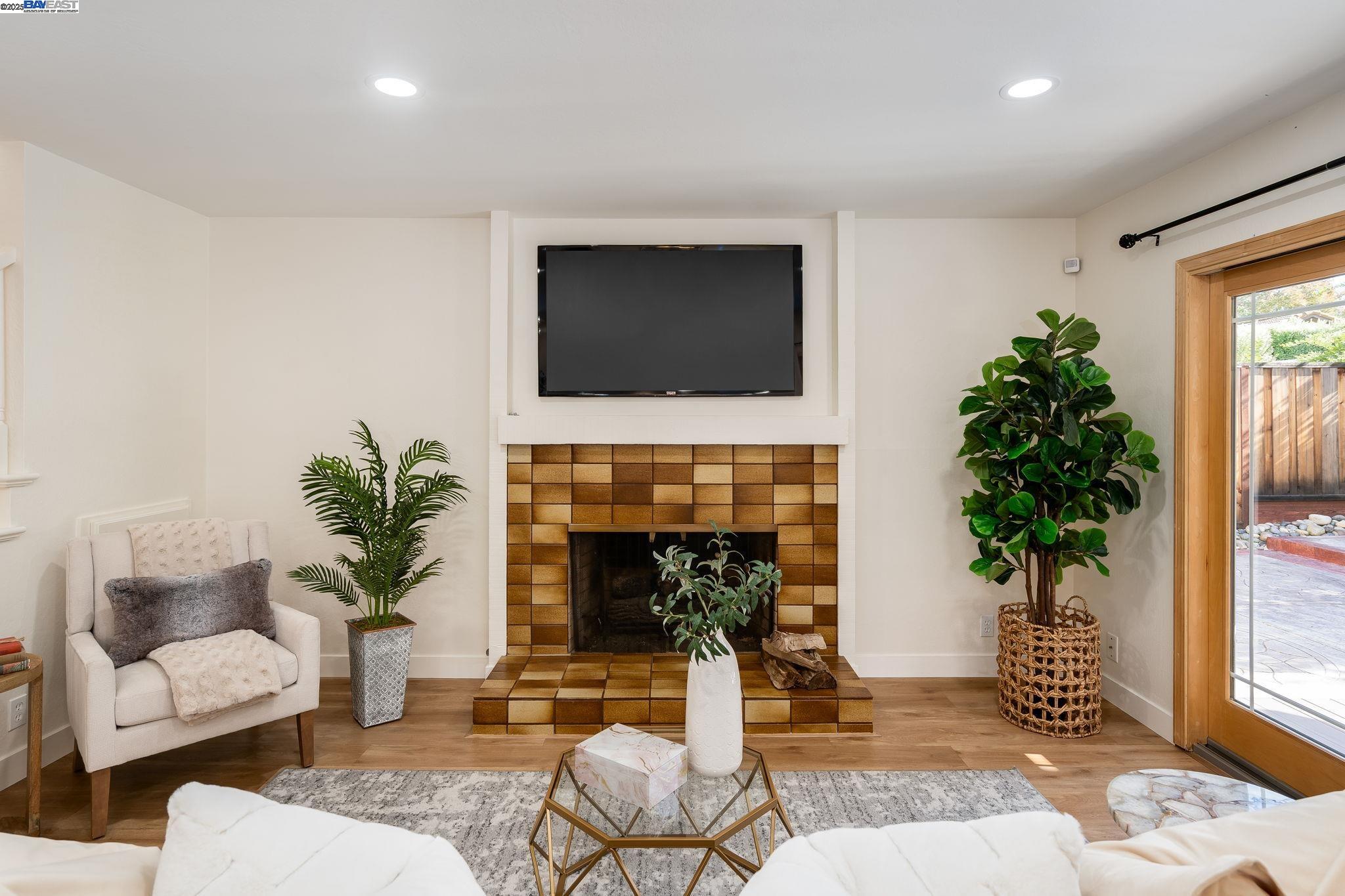 Detail Gallery Image 11 of 39 For 725 Old Creek Rd, Danville,  CA 94526 - 3 Beds | 2/1 Baths