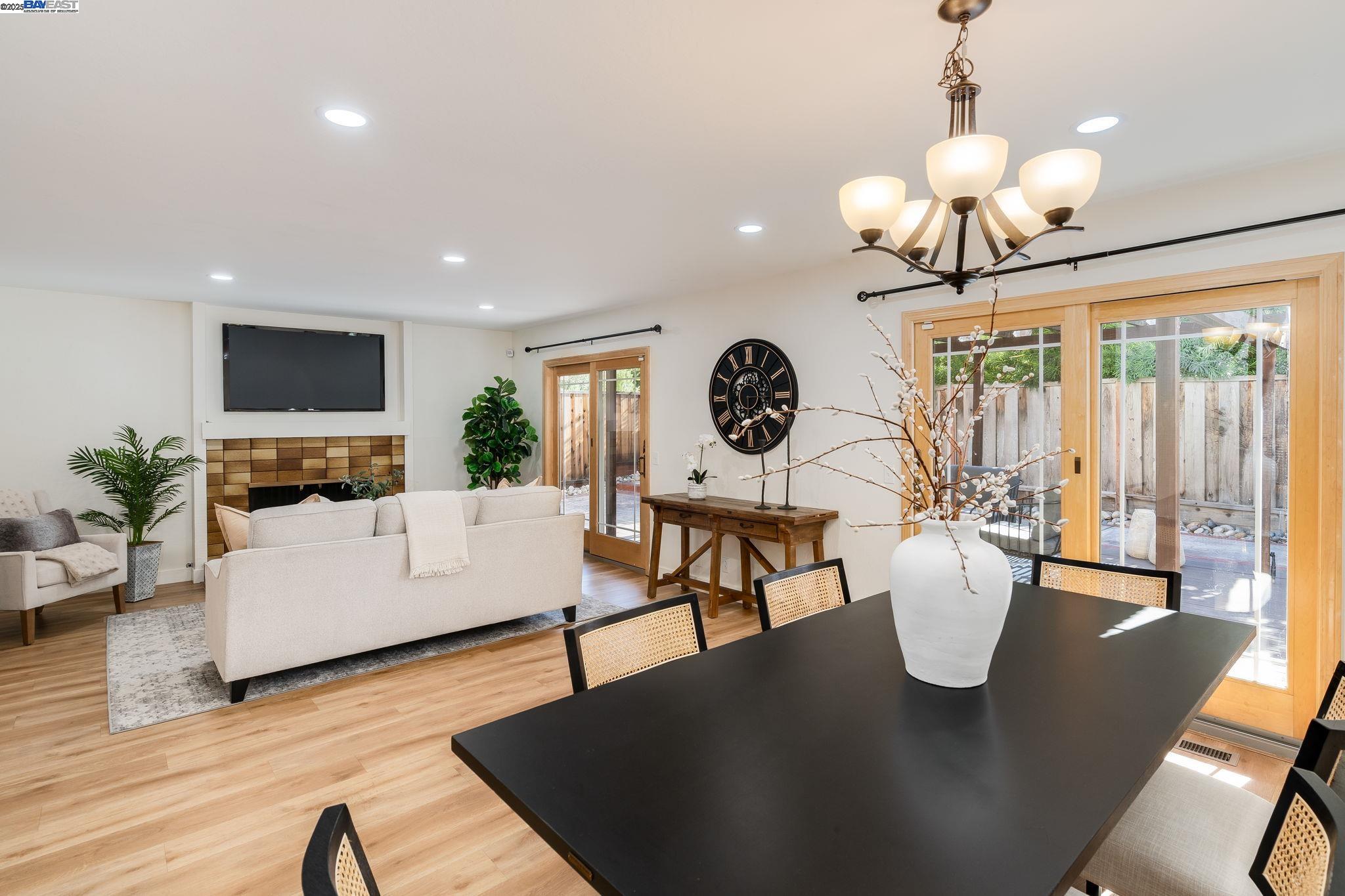 Detail Gallery Image 14 of 39 For 725 Old Creek Rd, Danville,  CA 94526 - 3 Beds | 2/1 Baths