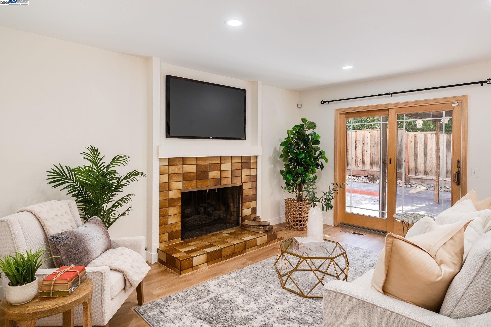 Detail Gallery Image 8 of 39 For 725 Old Creek Rd, Danville,  CA 94526 - 3 Beds | 2/1 Baths