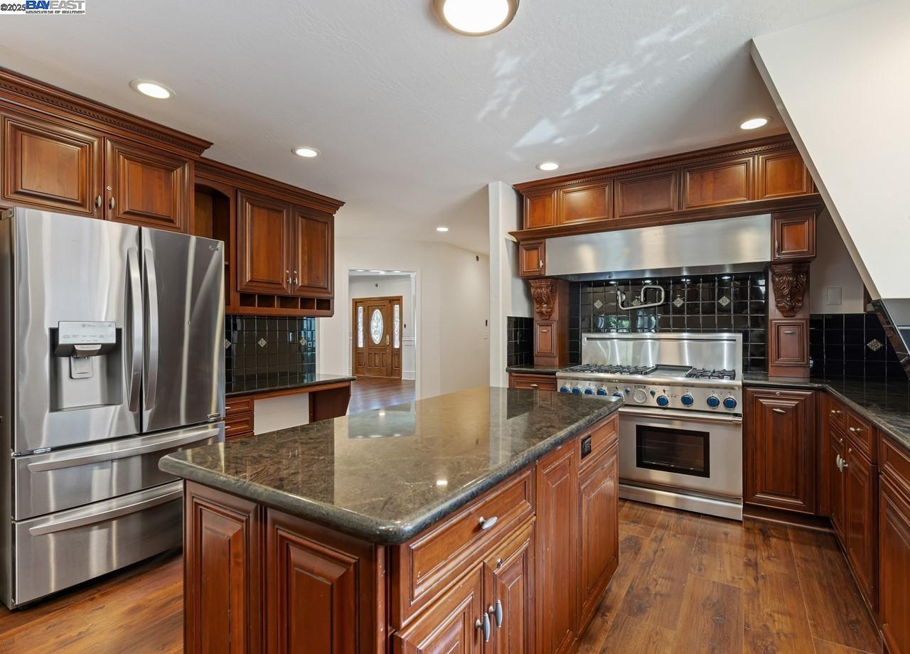 Detail Gallery Image 11 of 58 For 1400 Lawrence Rd, Danville,  CA 94506 - 6 Beds | 4/1 Baths