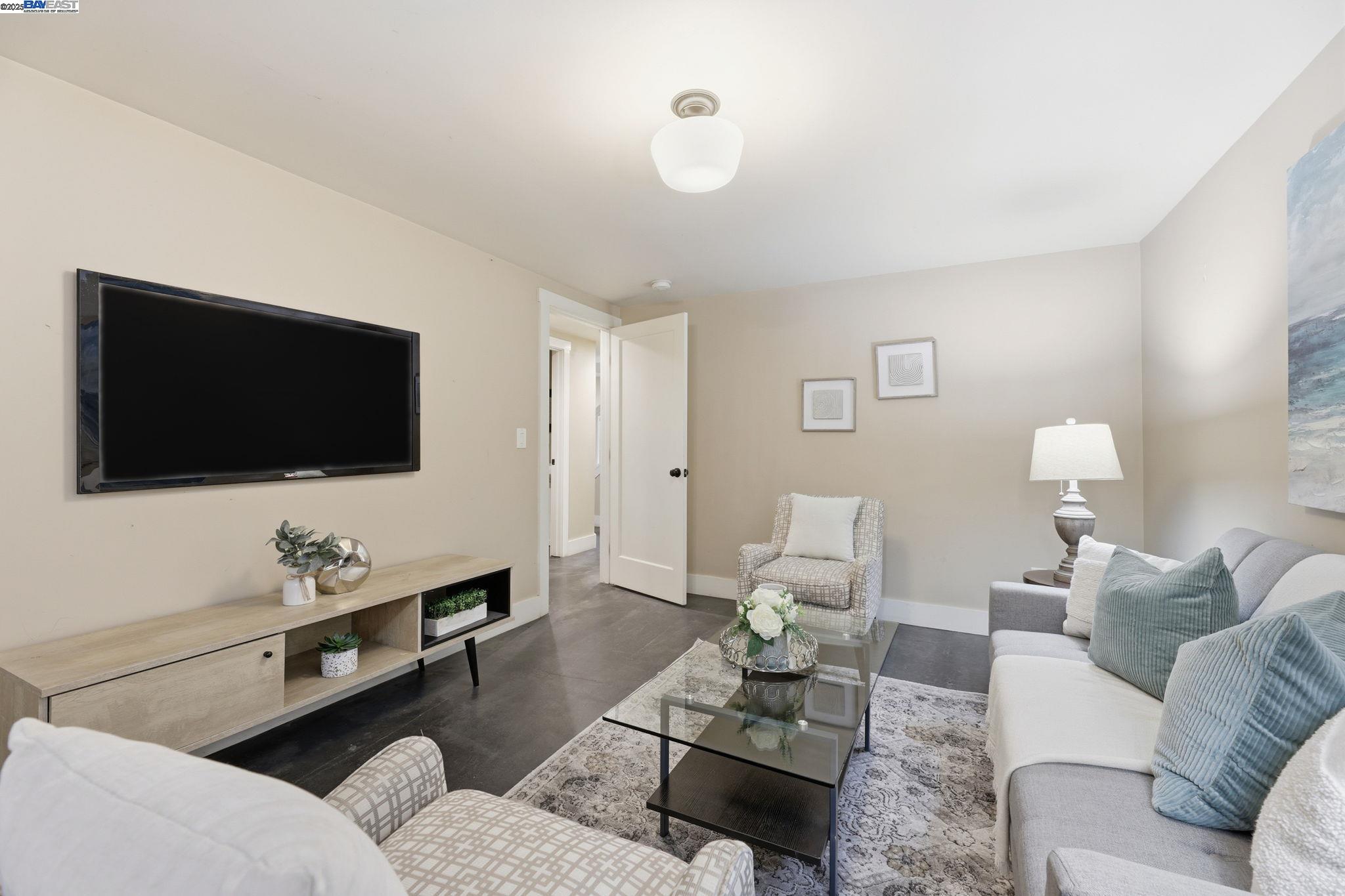 Detail Gallery Image 11 of 41 For 2417 Linden Sreet, Oakland,  CA 94607-2928 - 4 Beds | 2 Baths