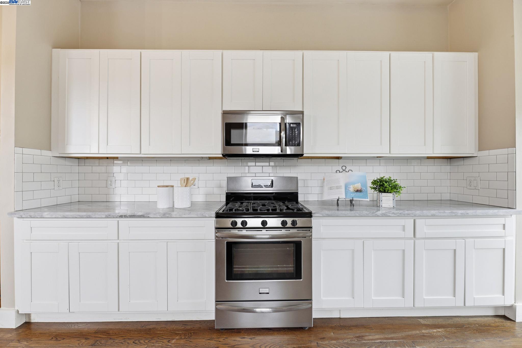 Detail Gallery Image 13 of 41 For 2417 Linden Sreet, Oakland,  CA 94607-2928 - 4 Beds | 2 Baths