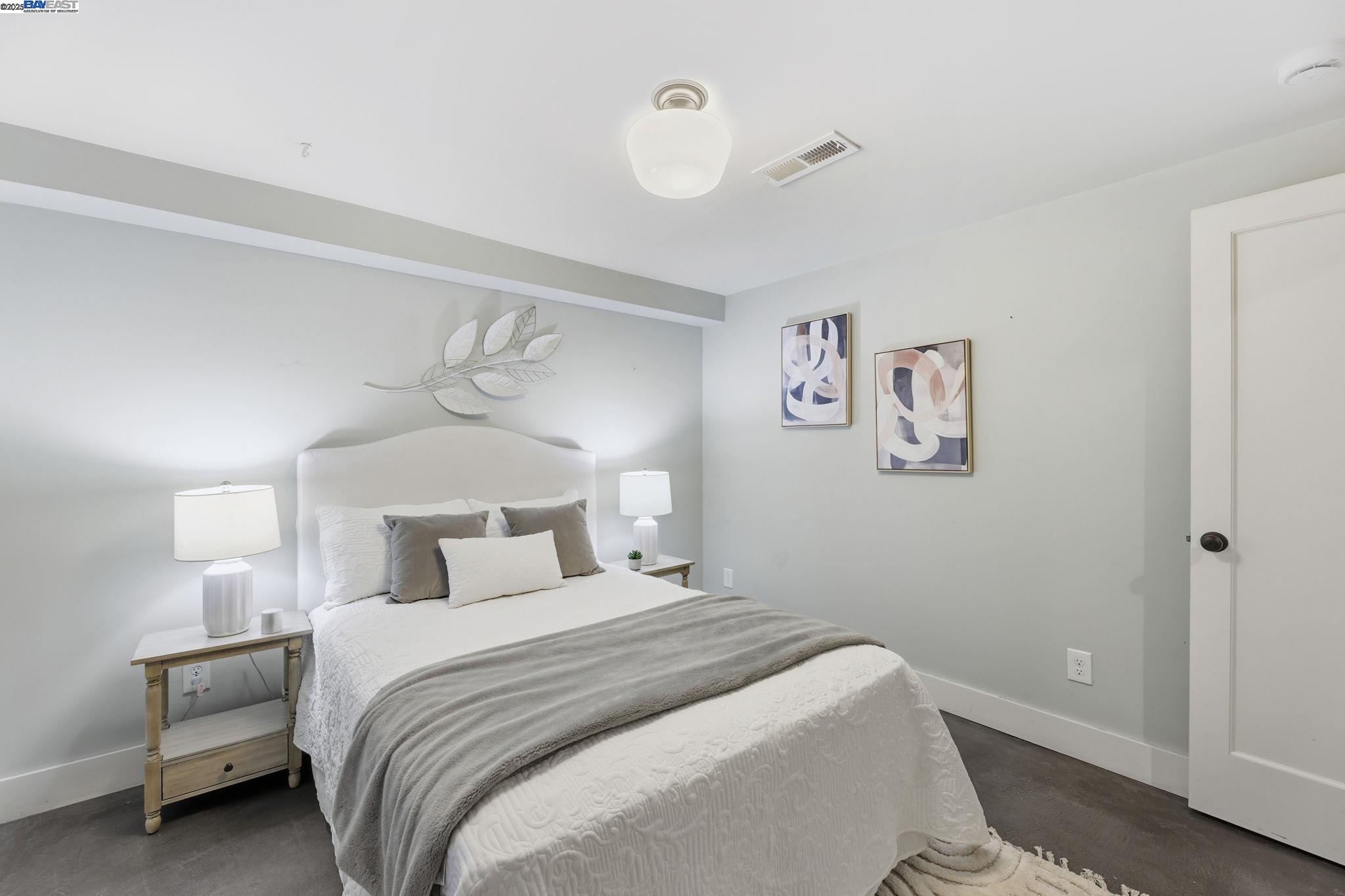 Detail Gallery Image 28 of 41 For 2417 Linden Sreet, Oakland,  CA 94607-2928 - 4 Beds | 2 Baths