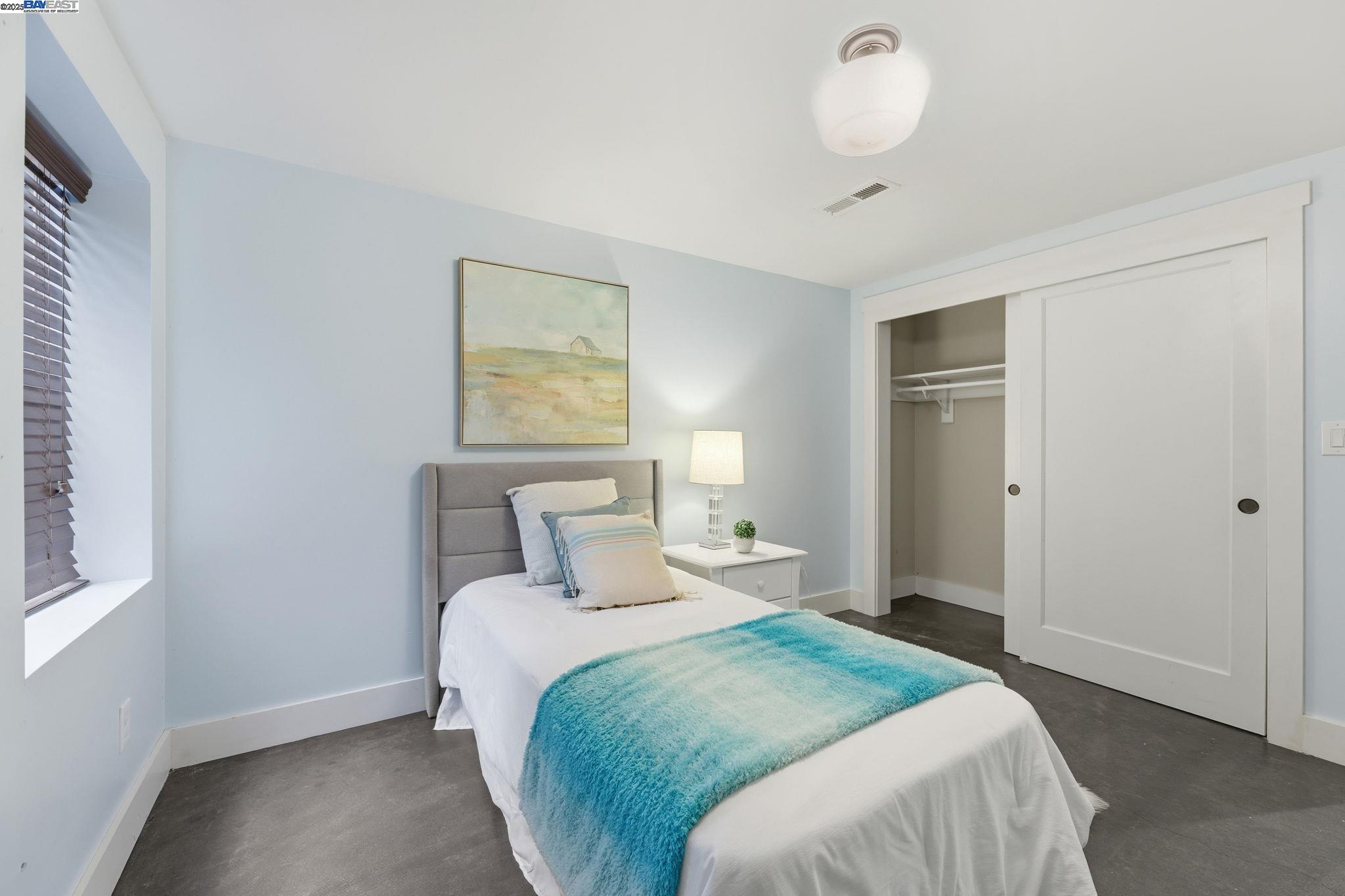 Detail Gallery Image 30 of 41 For 2417 Linden Sreet, Oakland,  CA 94607-2928 - 4 Beds | 2 Baths