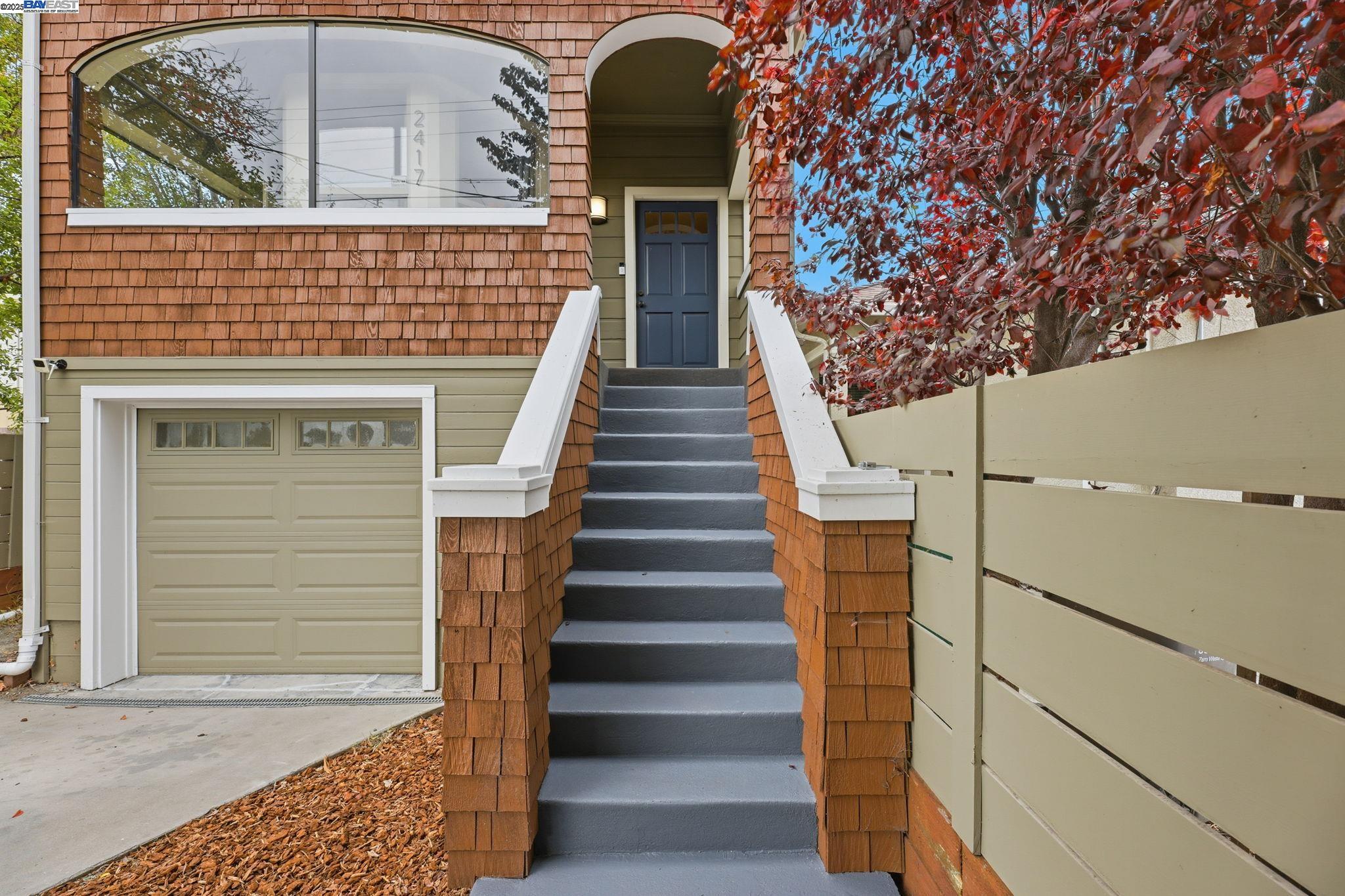 Detail Gallery Image 4 of 41 For 2417 Linden Sreet, Oakland,  CA 94607-2928 - 4 Beds | 2 Baths