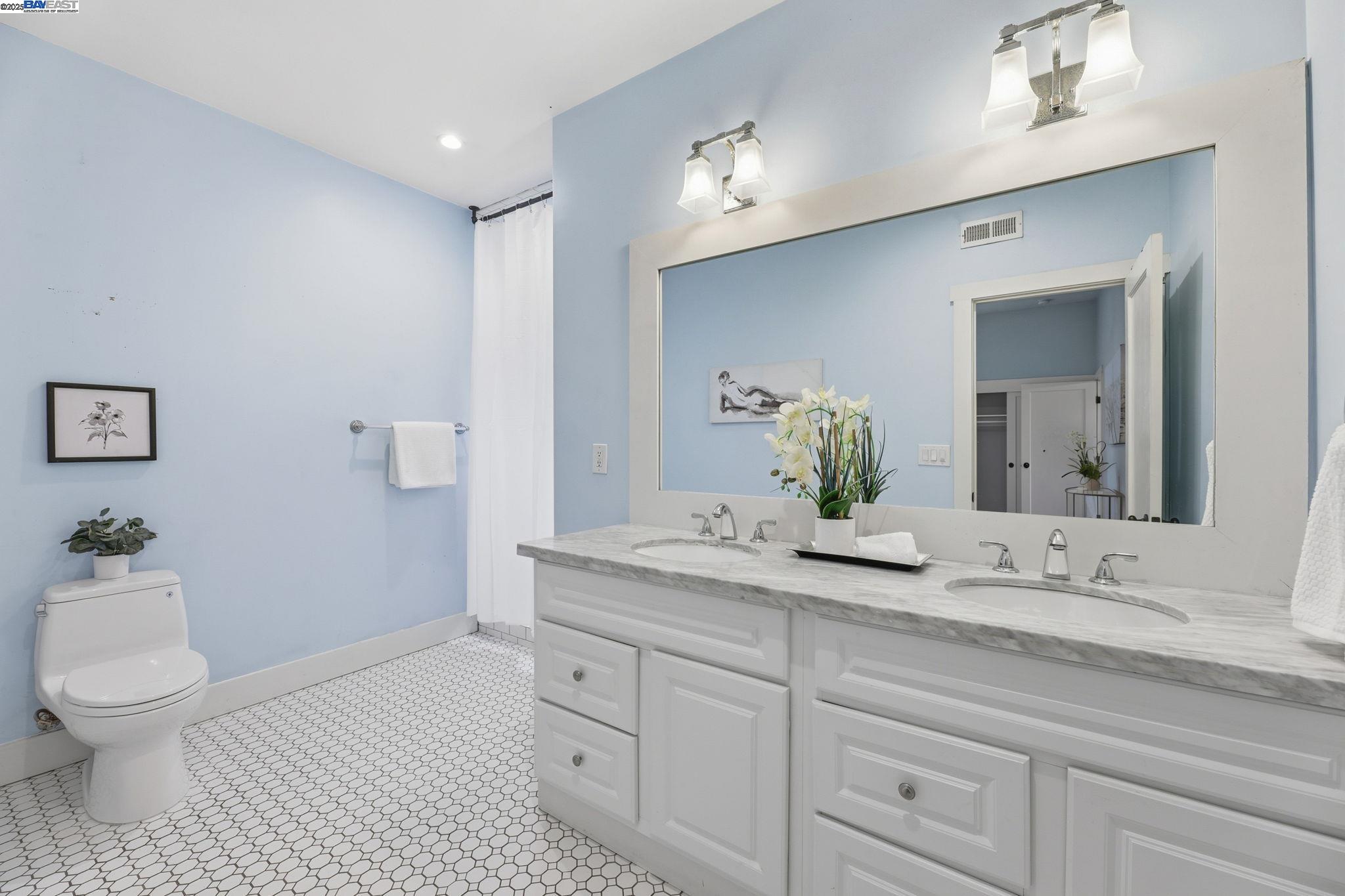 Detail Gallery Image 31 of 41 For 2417 Linden Sreet, Oakland,  CA 94607-2928 - 4 Beds | 2 Baths