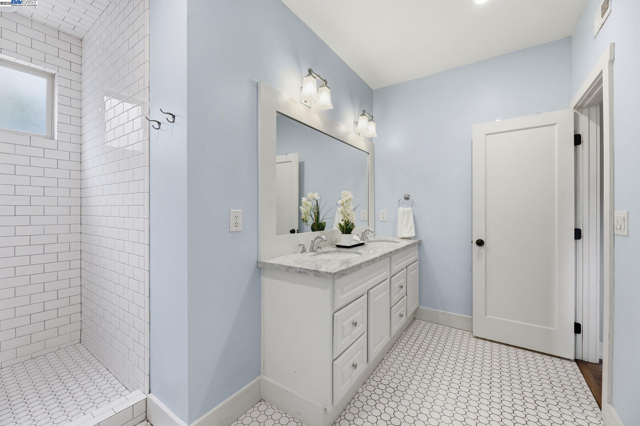 Detail Gallery Image 32 of 41 For 2417 Linden Sreet, Oakland,  CA 94607-2928 - 4 Beds | 2 Baths