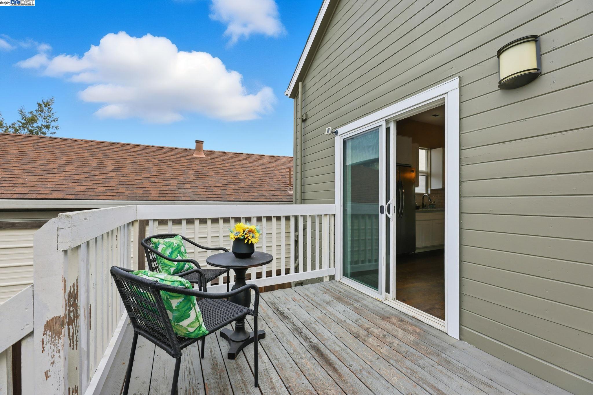 Detail Gallery Image 36 of 41 For 2417 Linden Sreet, Oakland,  CA 94607-2928 - 4 Beds | 2 Baths