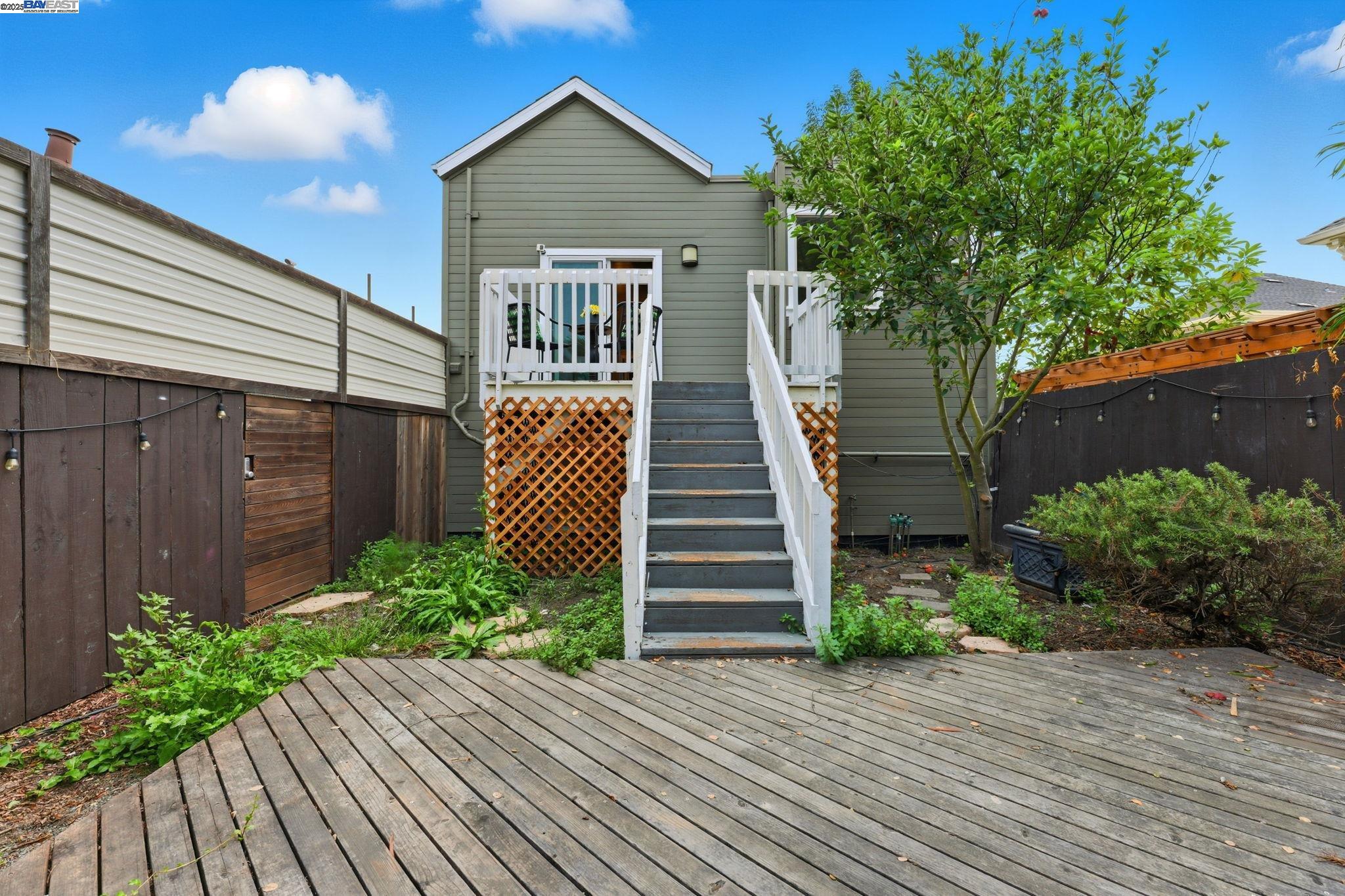 Detail Gallery Image 37 of 41 For 2417 Linden Sreet, Oakland,  CA 94607-2928 - 4 Beds | 2 Baths