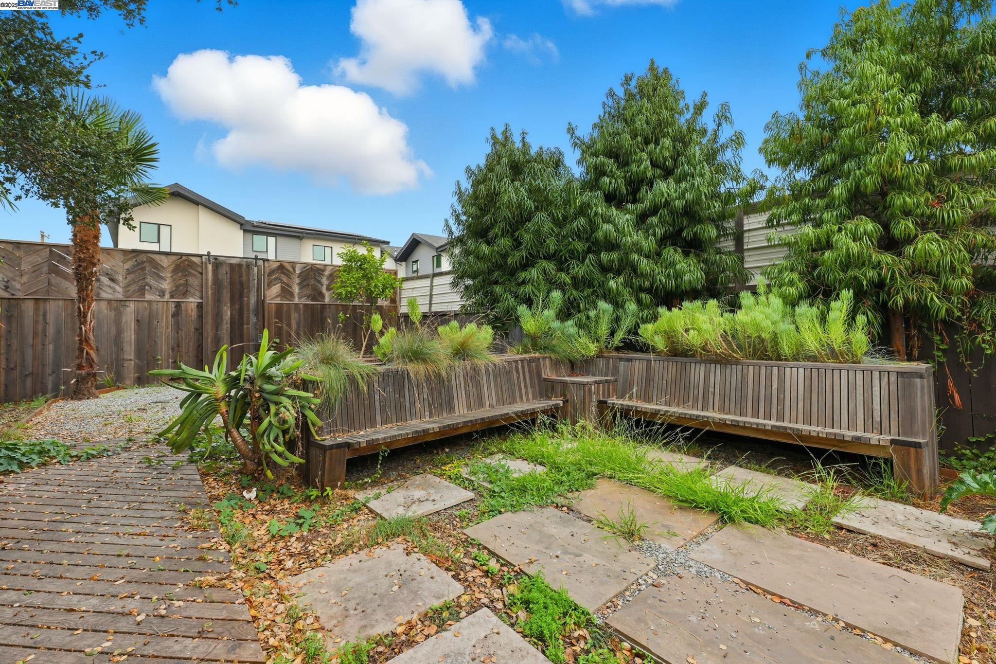 Detail Gallery Image 39 of 41 For 2417 Linden Sreet, Oakland,  CA 94607-2928 - 4 Beds | 2 Baths