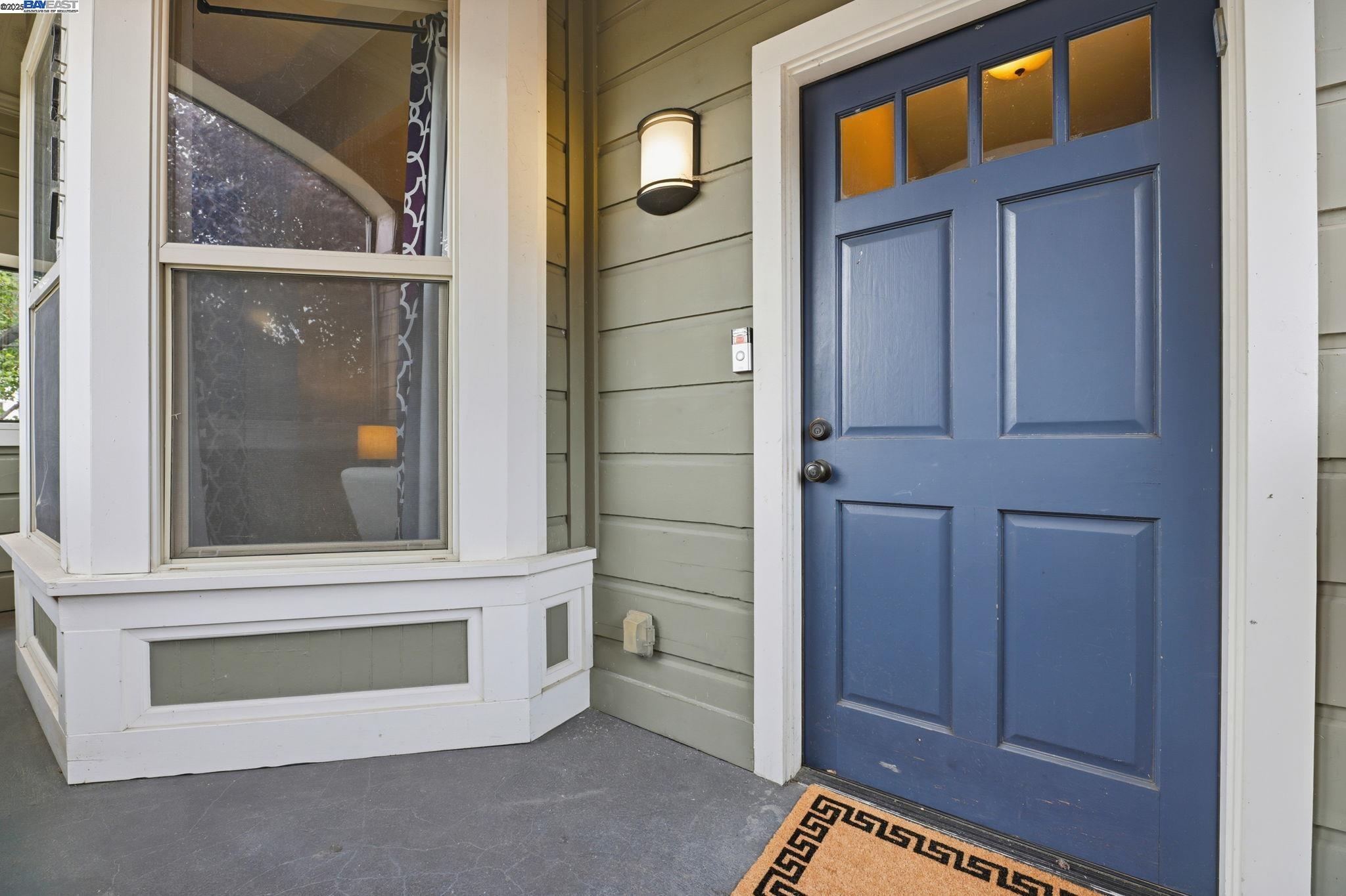 Detail Gallery Image 5 of 41 For 2417 Linden Sreet, Oakland,  CA 94607-2928 - 4 Beds | 2 Baths