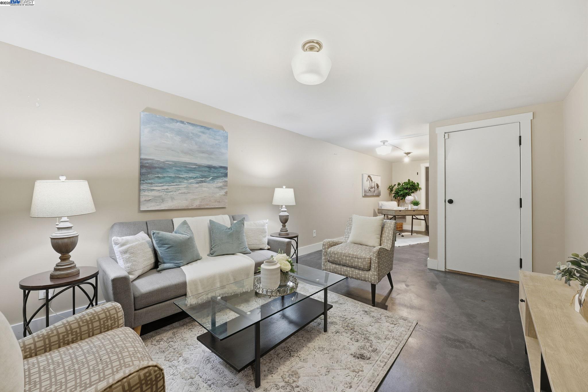 Detail Gallery Image 9 of 41 For 2417 Linden Sreet, Oakland,  CA 94607-2928 - 4 Beds | 2 Baths