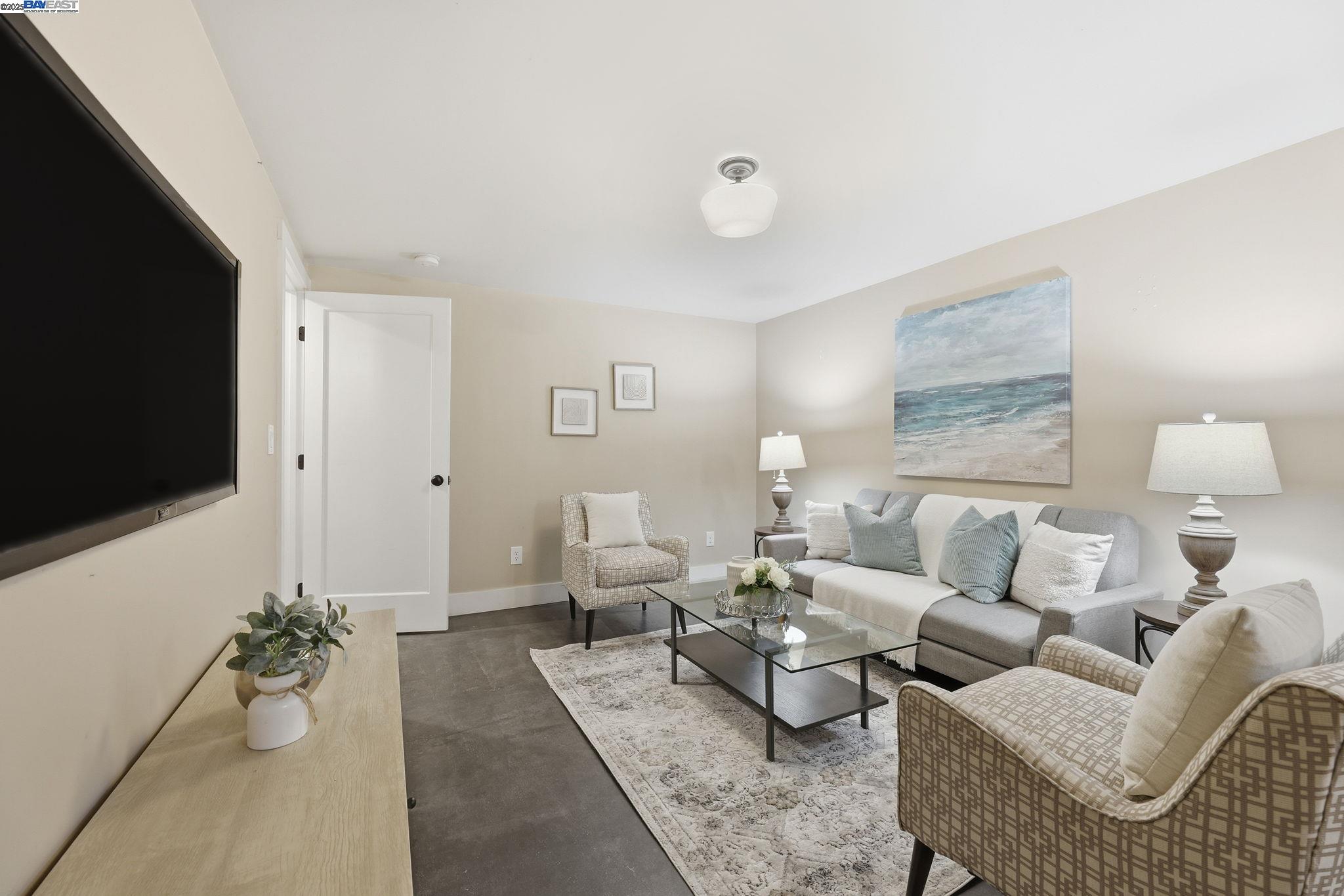 Detail Gallery Image 10 of 41 For 2417 Linden Sreet, Oakland,  CA 94607-2928 - 4 Beds | 2 Baths
