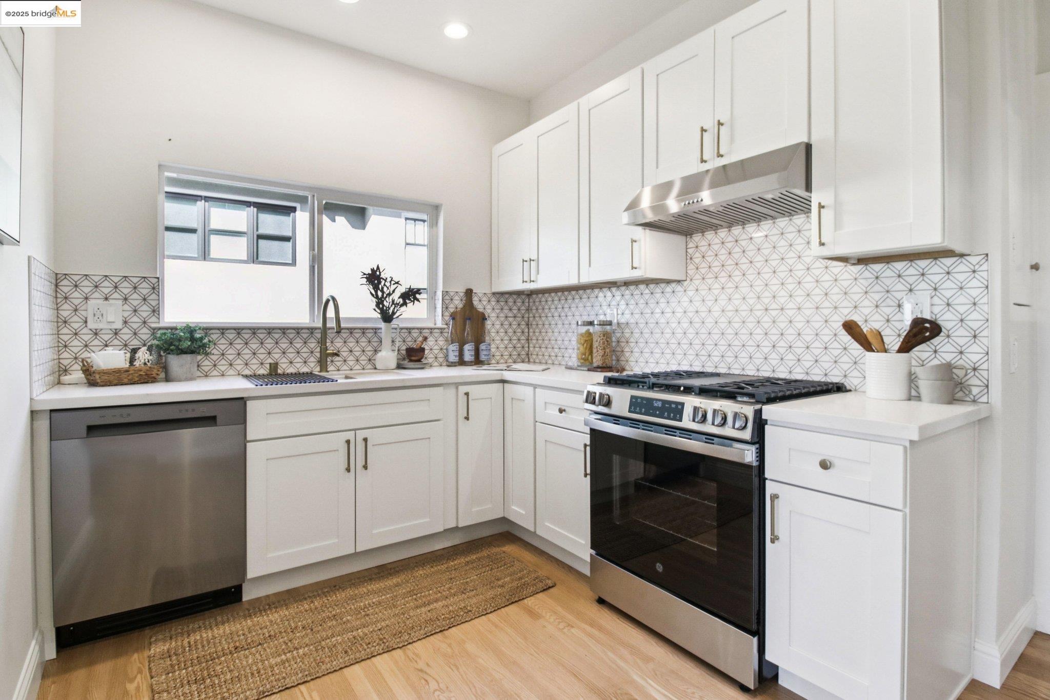 Detail Gallery Image 22 of 40 For 5361 Thomas Ave, Oakland,  CA 94618 - 2 Beds | 1 Baths