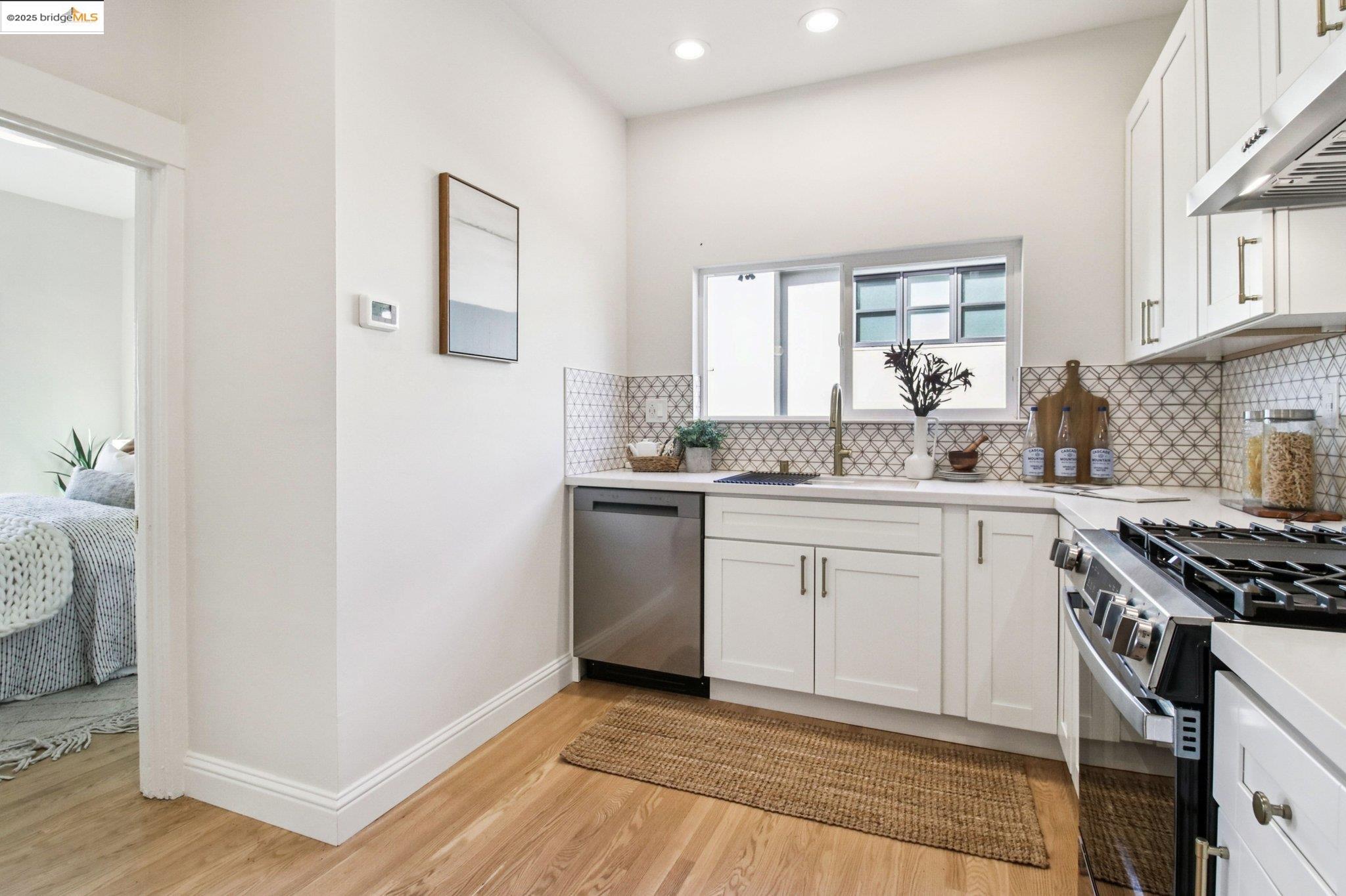 Detail Gallery Image 23 of 40 For 5361 Thomas Ave, Oakland,  CA 94618 - 2 Beds | 1 Baths