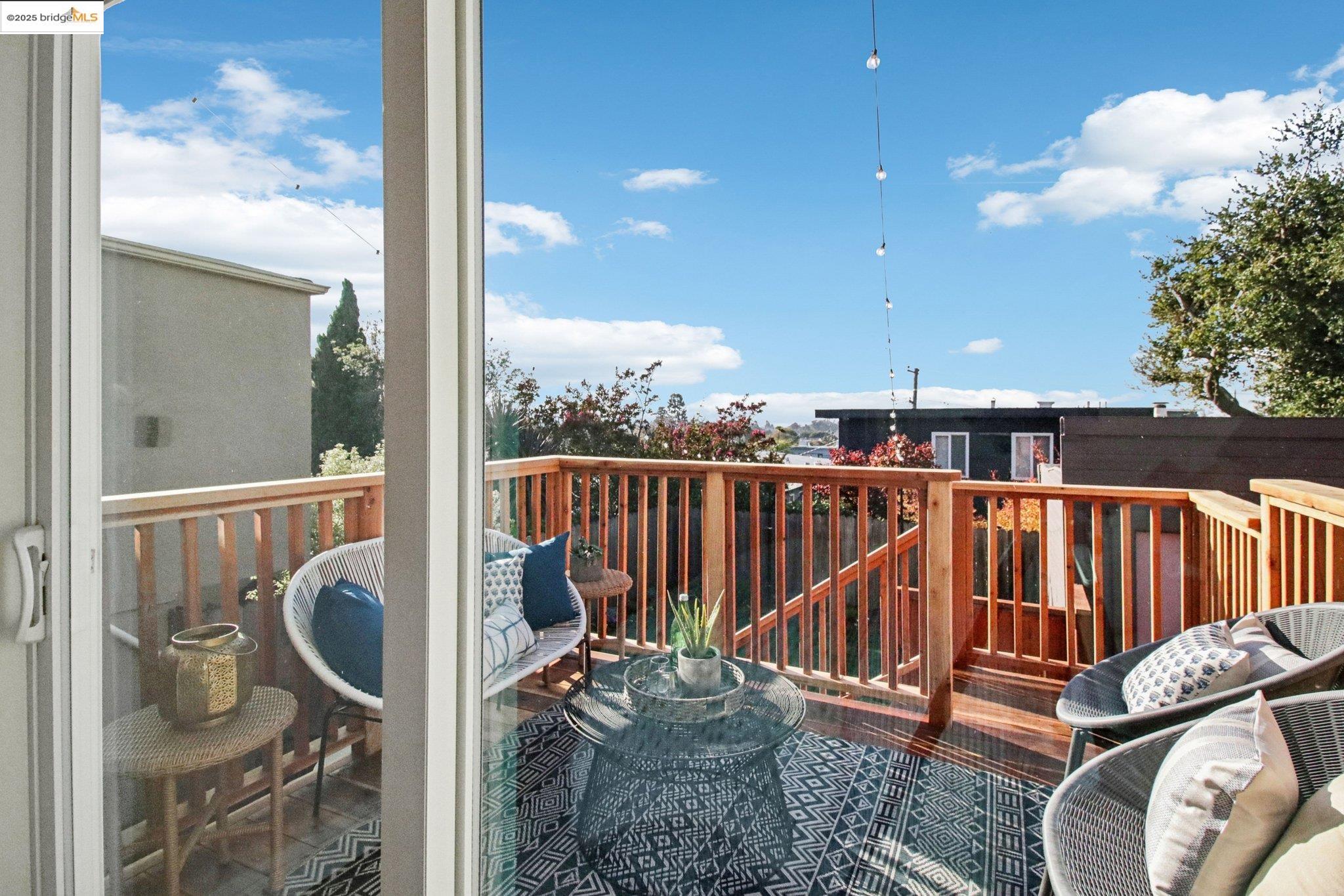 Detail Gallery Image 29 of 40 For 5361 Thomas Ave, Oakland,  CA 94618 - 2 Beds | 1 Baths