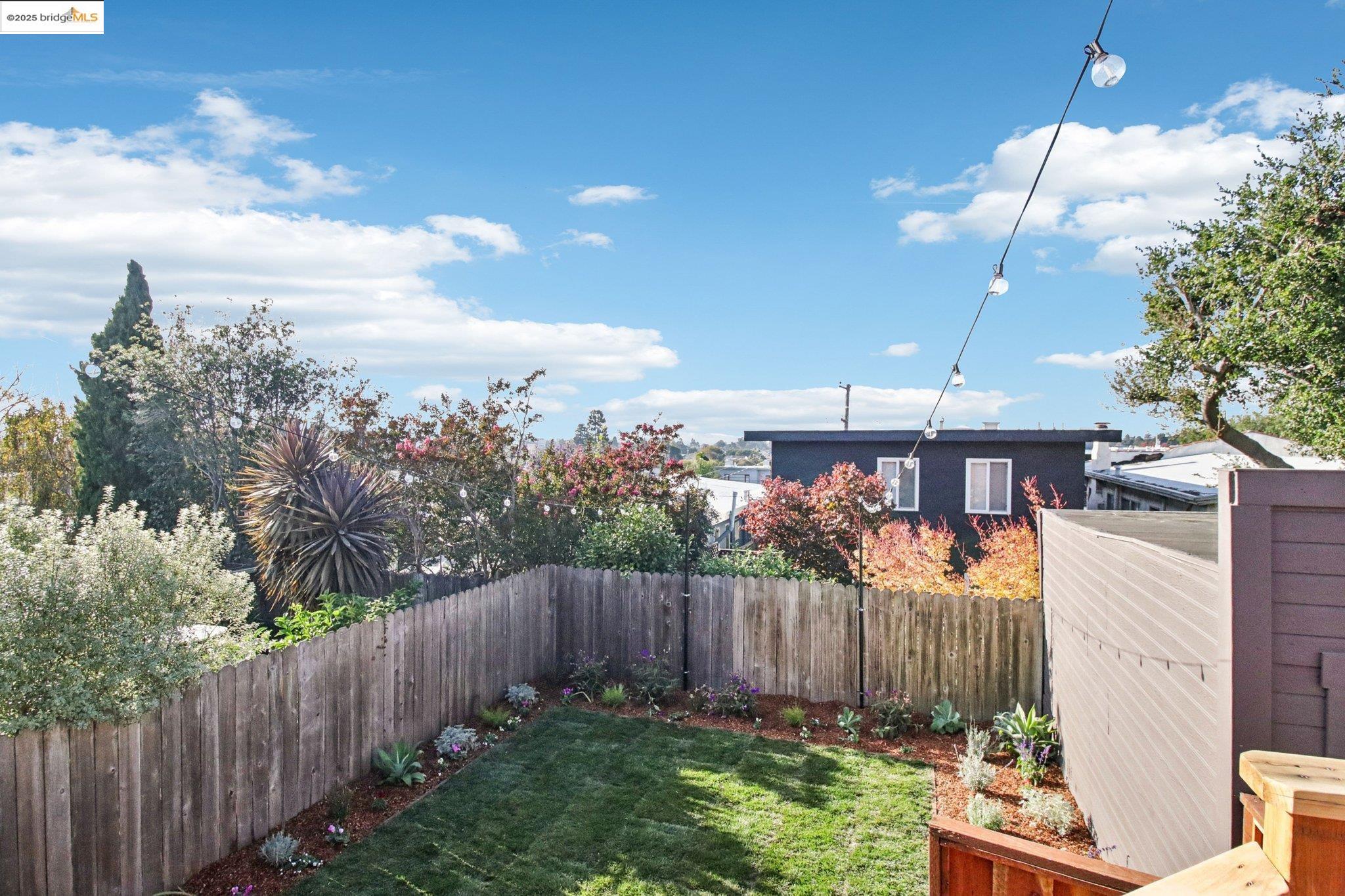 Detail Gallery Image 33 of 40 For 5361 Thomas Ave, Oakland,  CA 94618 - 2 Beds | 1 Baths