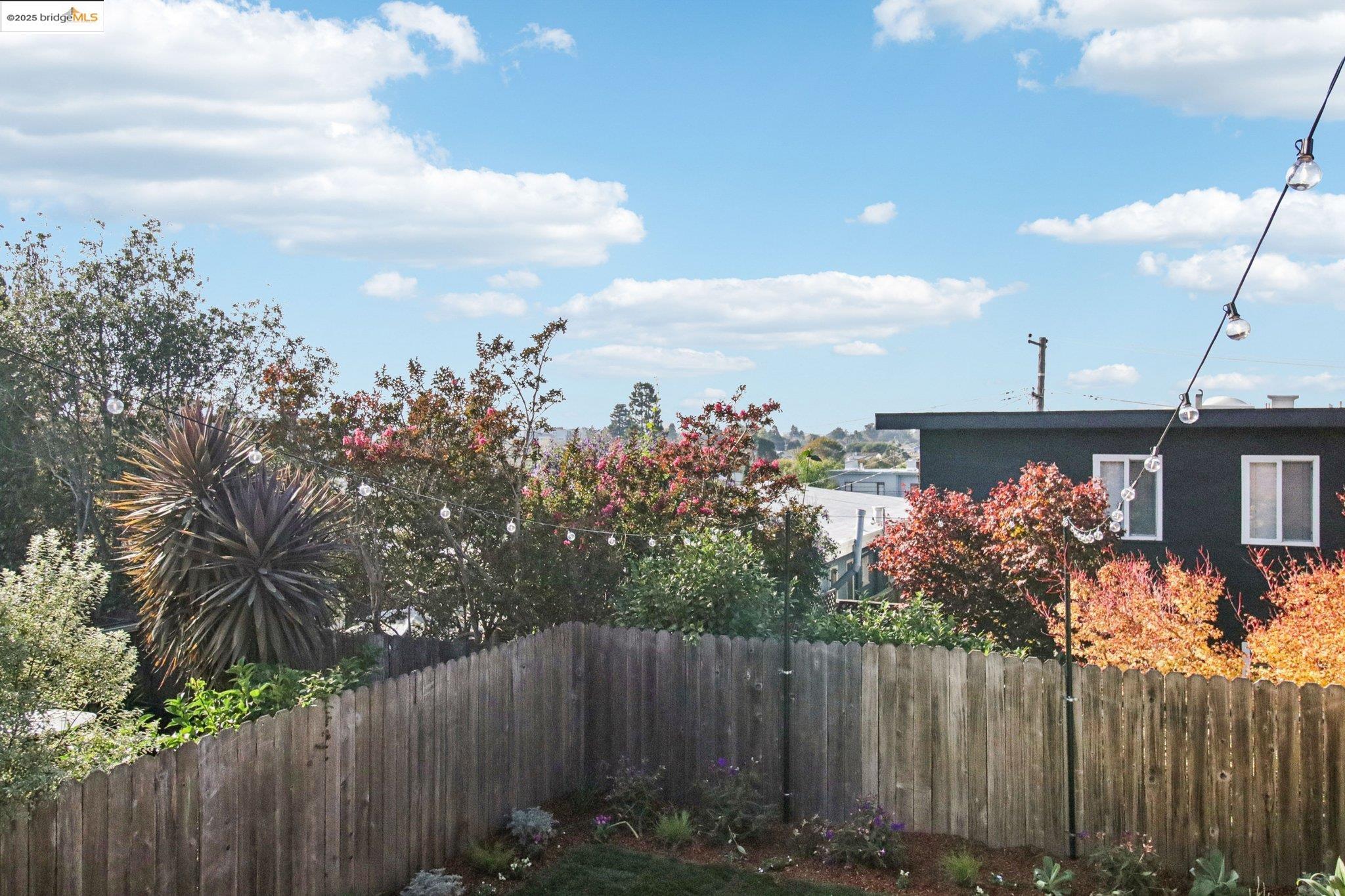 Detail Gallery Image 34 of 40 For 5361 Thomas Ave, Oakland,  CA 94618 - 2 Beds | 1 Baths