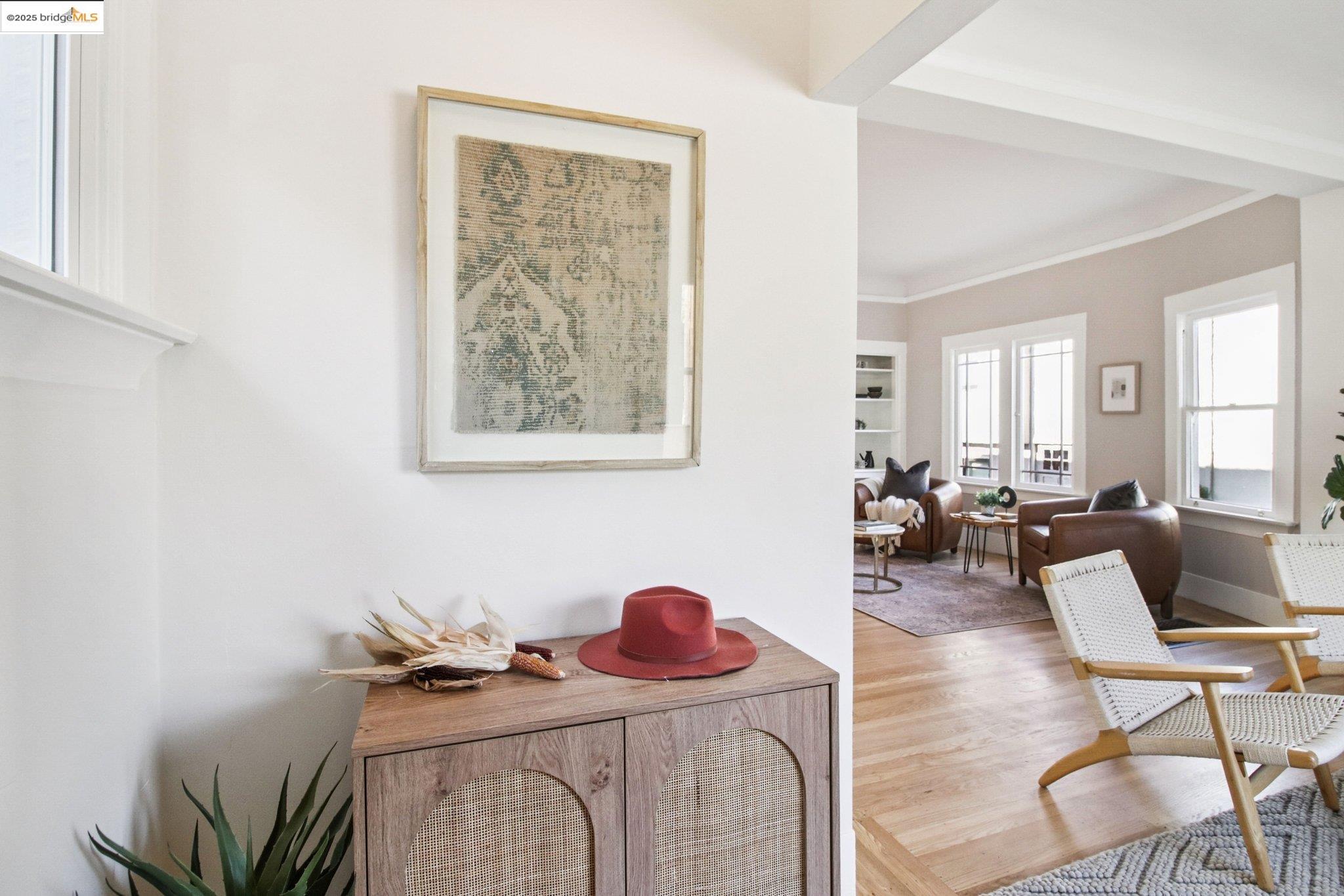 Detail Gallery Image 6 of 40 For 5361 Thomas Ave, Oakland,  CA 94618 - 2 Beds | 1 Baths