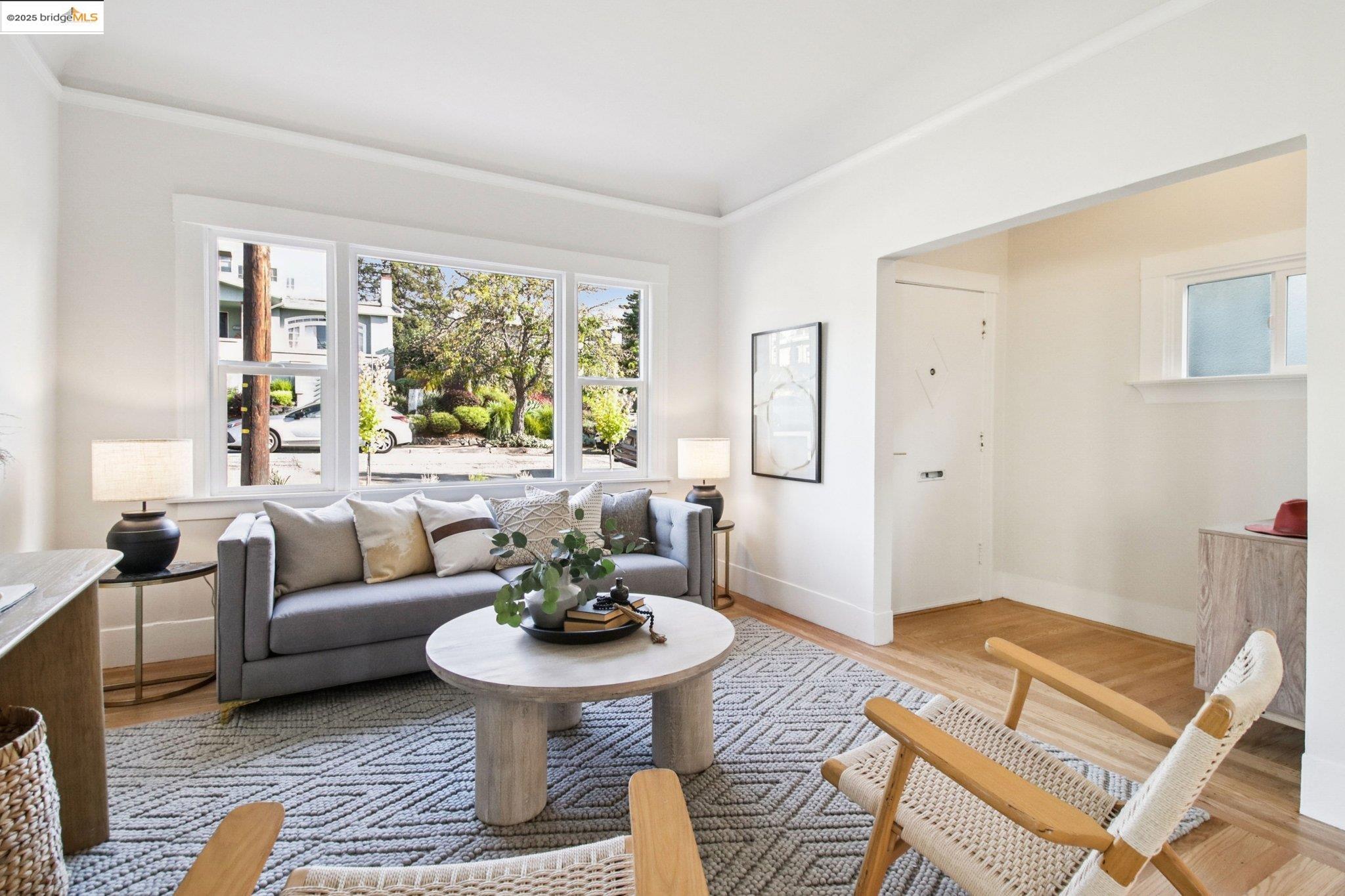 Detail Gallery Image 7 of 40 For 5361 Thomas Ave, Oakland,  CA 94618 - 2 Beds | 1 Baths