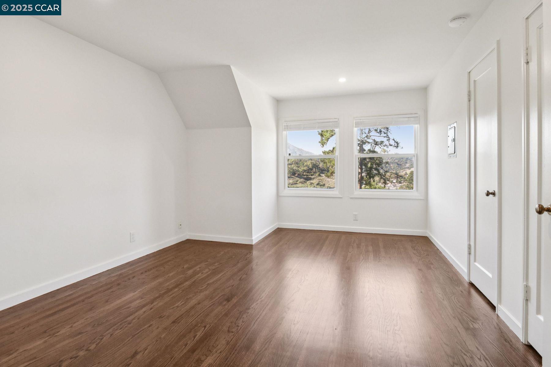 Detail Gallery Image 15 of 36 For 9 Clotilda Ct, Mill Valley,  CA 94941 - 5 Beds | 3 Baths