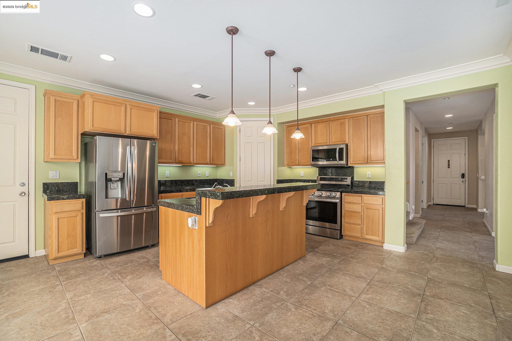 Detail Gallery Image 5 of 22 For 752 Jennifer Street, Brentwood,  CA 94513 - 5 Beds | 3 Baths