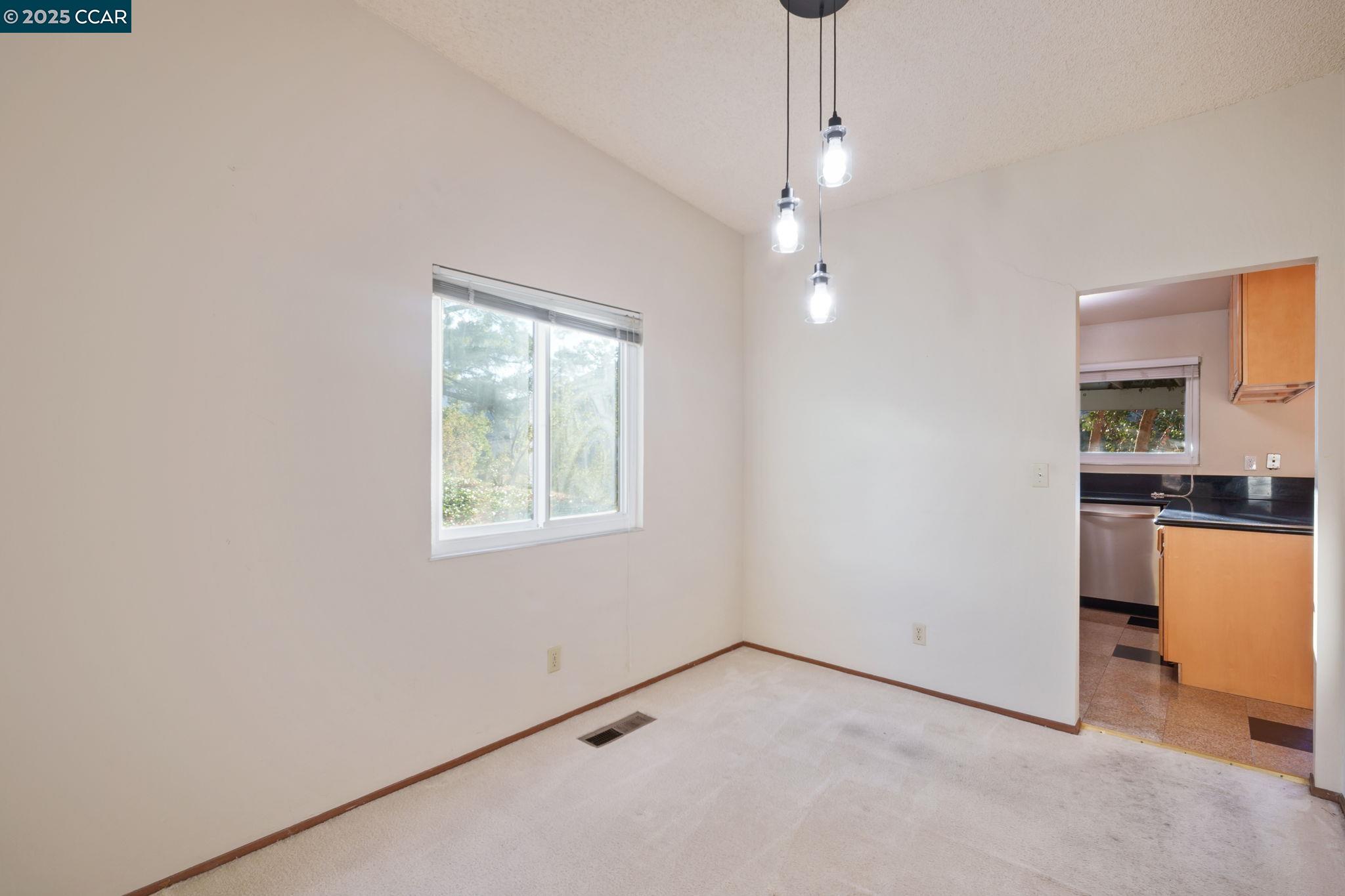 Detail Gallery Image 12 of 50 For 581 Mt Dell, Clayton,  CA 94517 - 4 Beds | 2 Baths