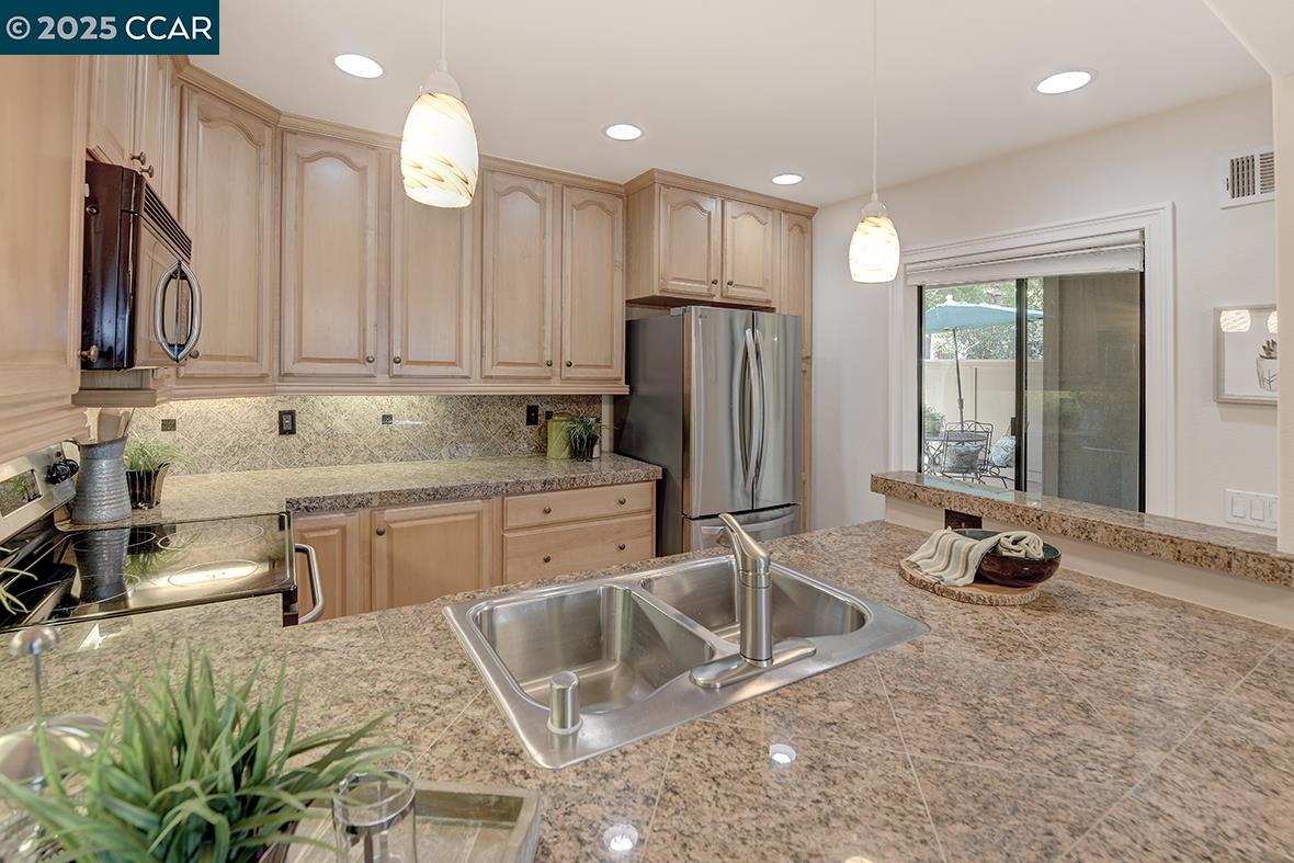 Detail Gallery Image 2 of 58 For 2409 Golden Rain Rd. #6,  Walnut Creek,  CA 94595 - 2 Beds | 1 Baths