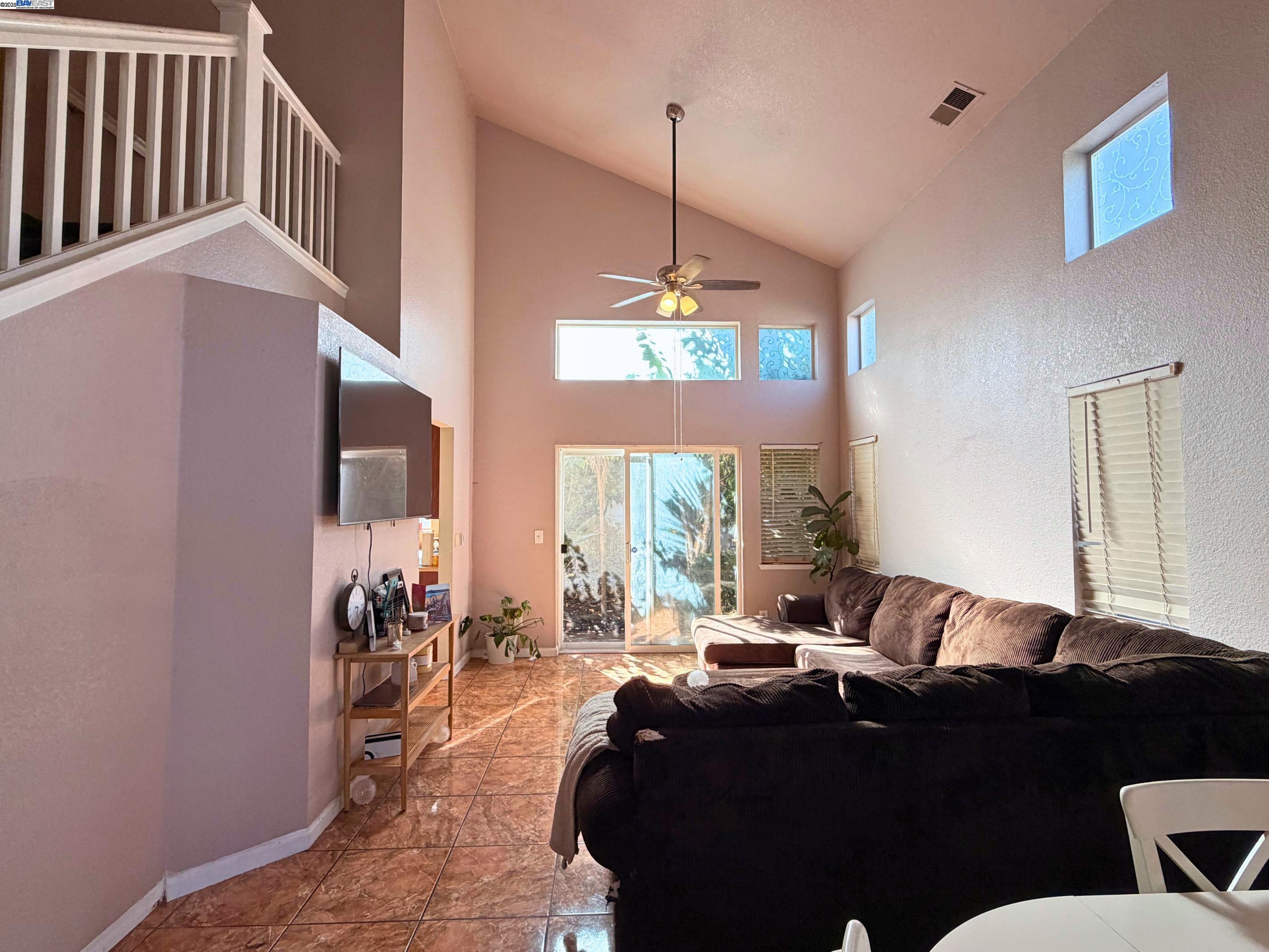 Detail Gallery Image 10 of 32 For 3634 Whispering Creek Cir, Stockton,  CA 95219 - 3 Beds | 2/1 Baths