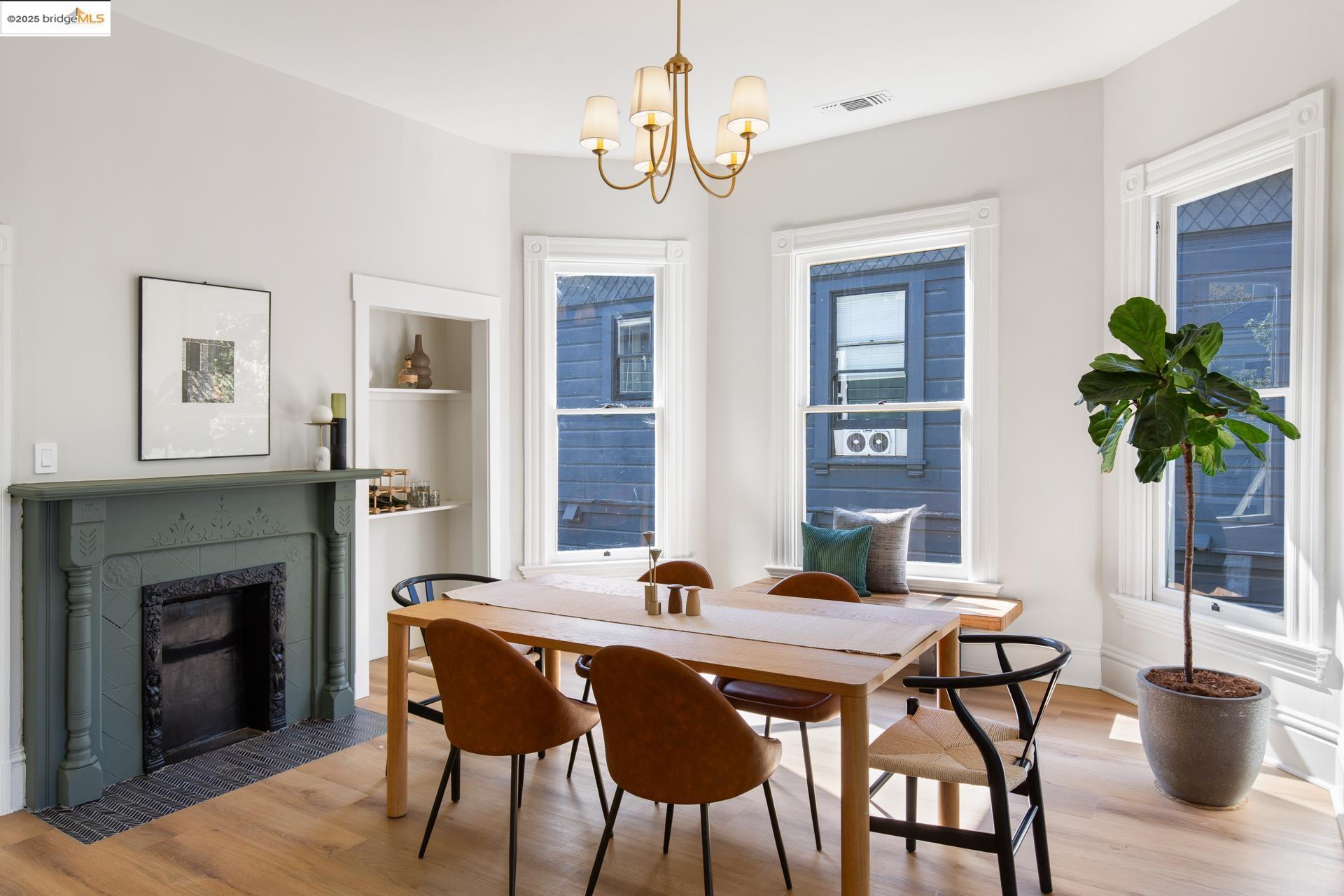 Detail Gallery Image 11 of 56 For 1023 54th St, Oakland,  CA 94608 - 6 Beds | 4 Baths