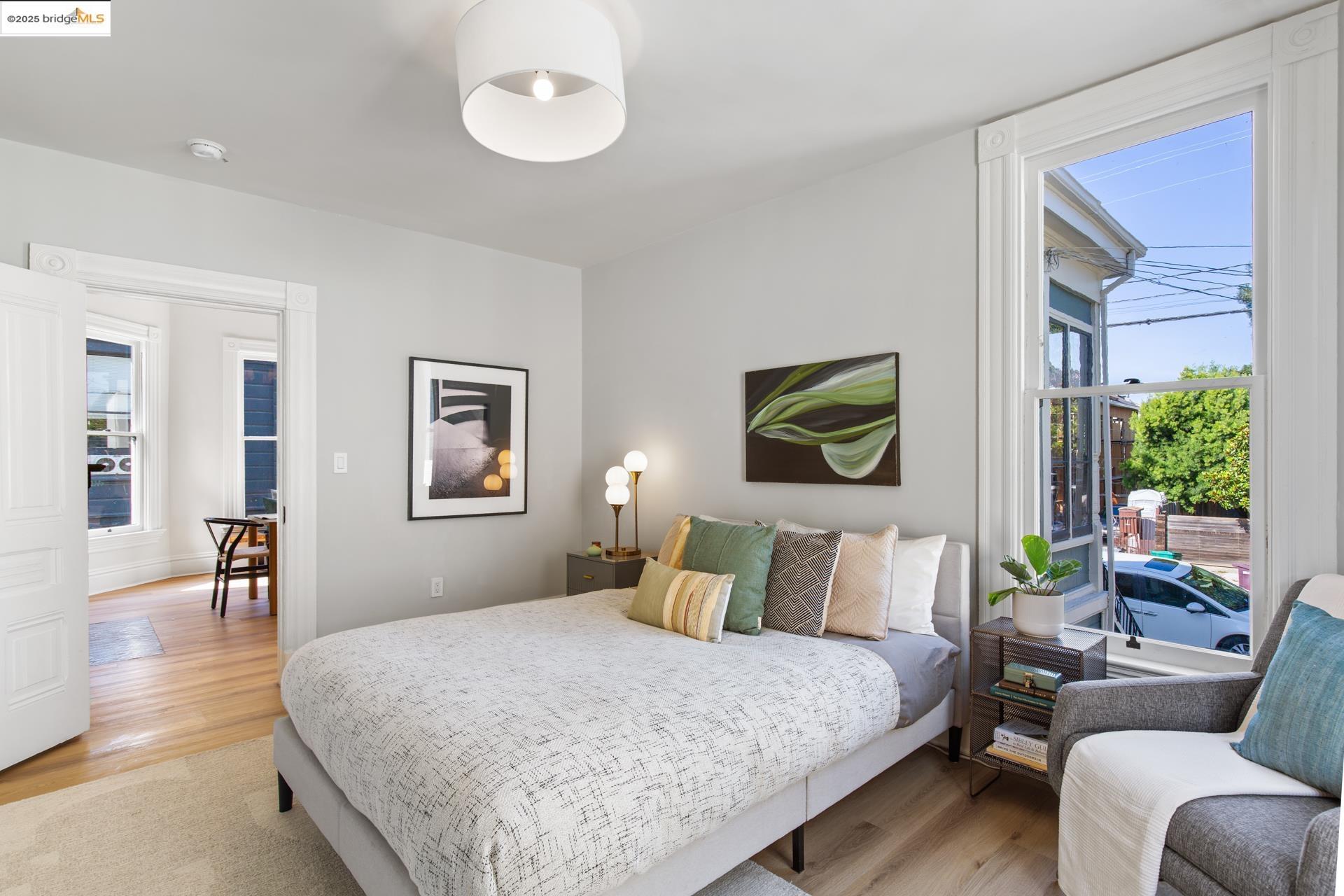 Detail Gallery Image 17 of 56 For 1023 54th St, Oakland,  CA 94608 - 6 Beds | 4 Baths