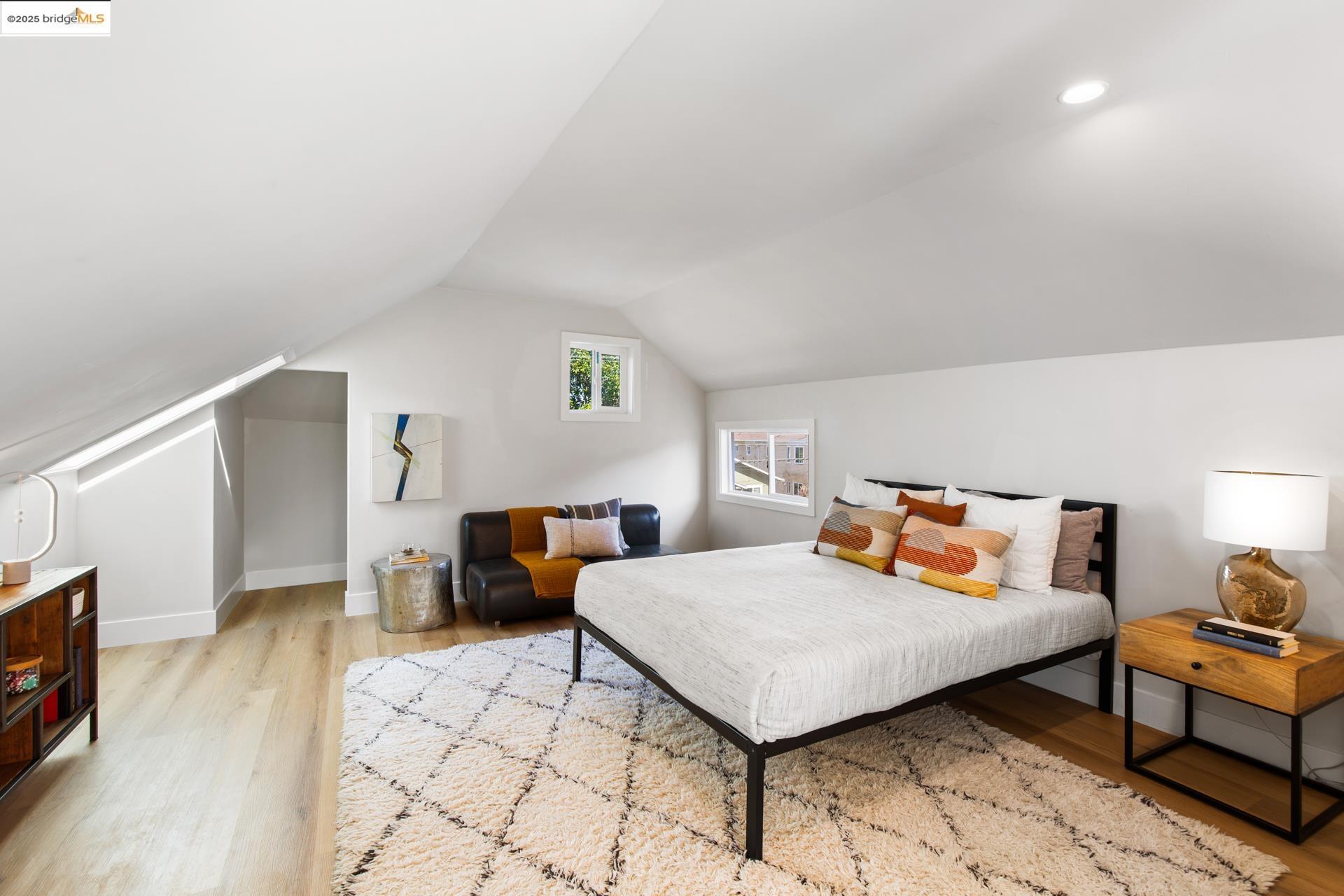 Detail Gallery Image 23 of 56 For 1023 54th St, Oakland,  CA 94608 - 6 Beds | 4 Baths